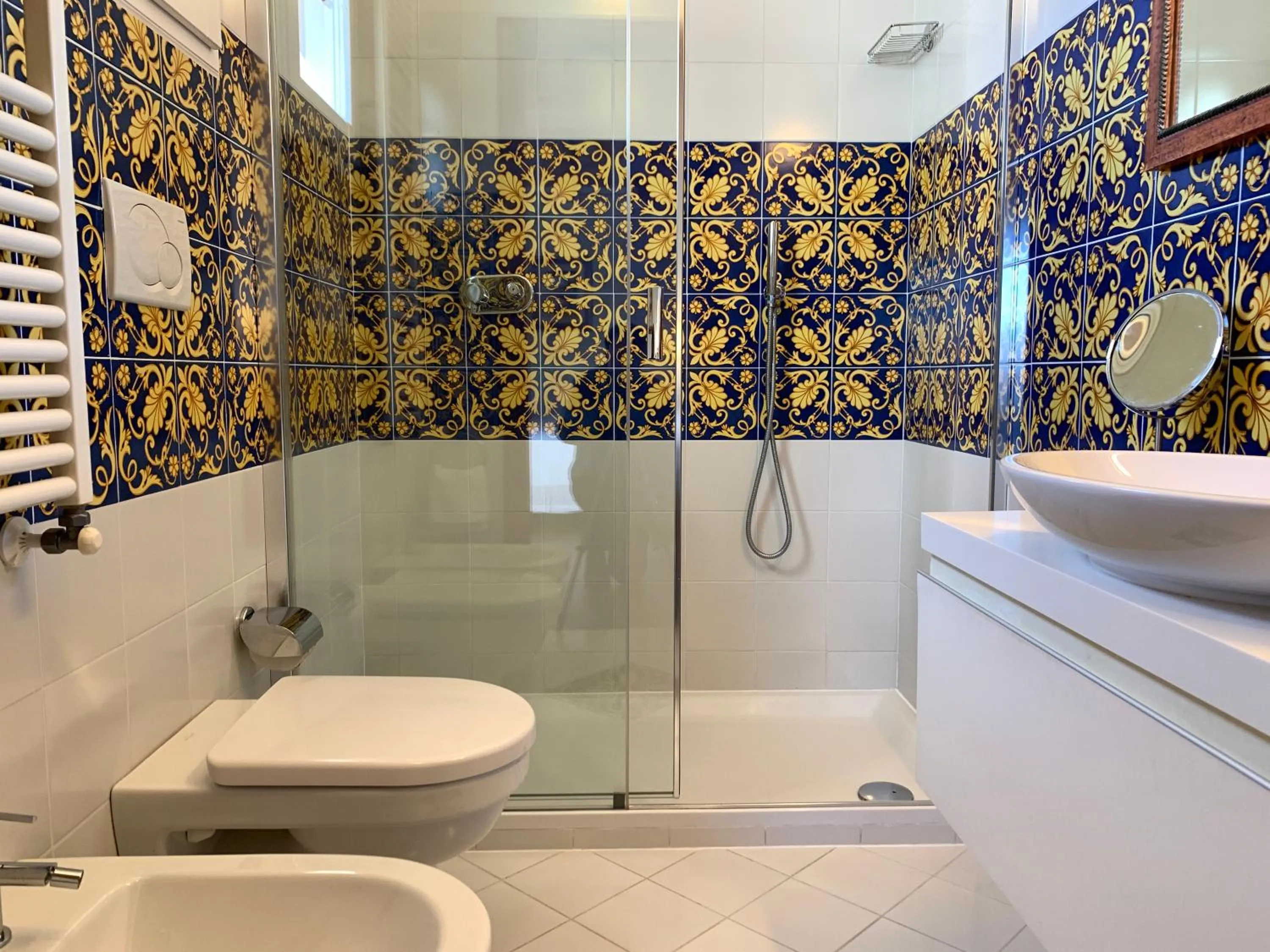 Shower in Hotel David