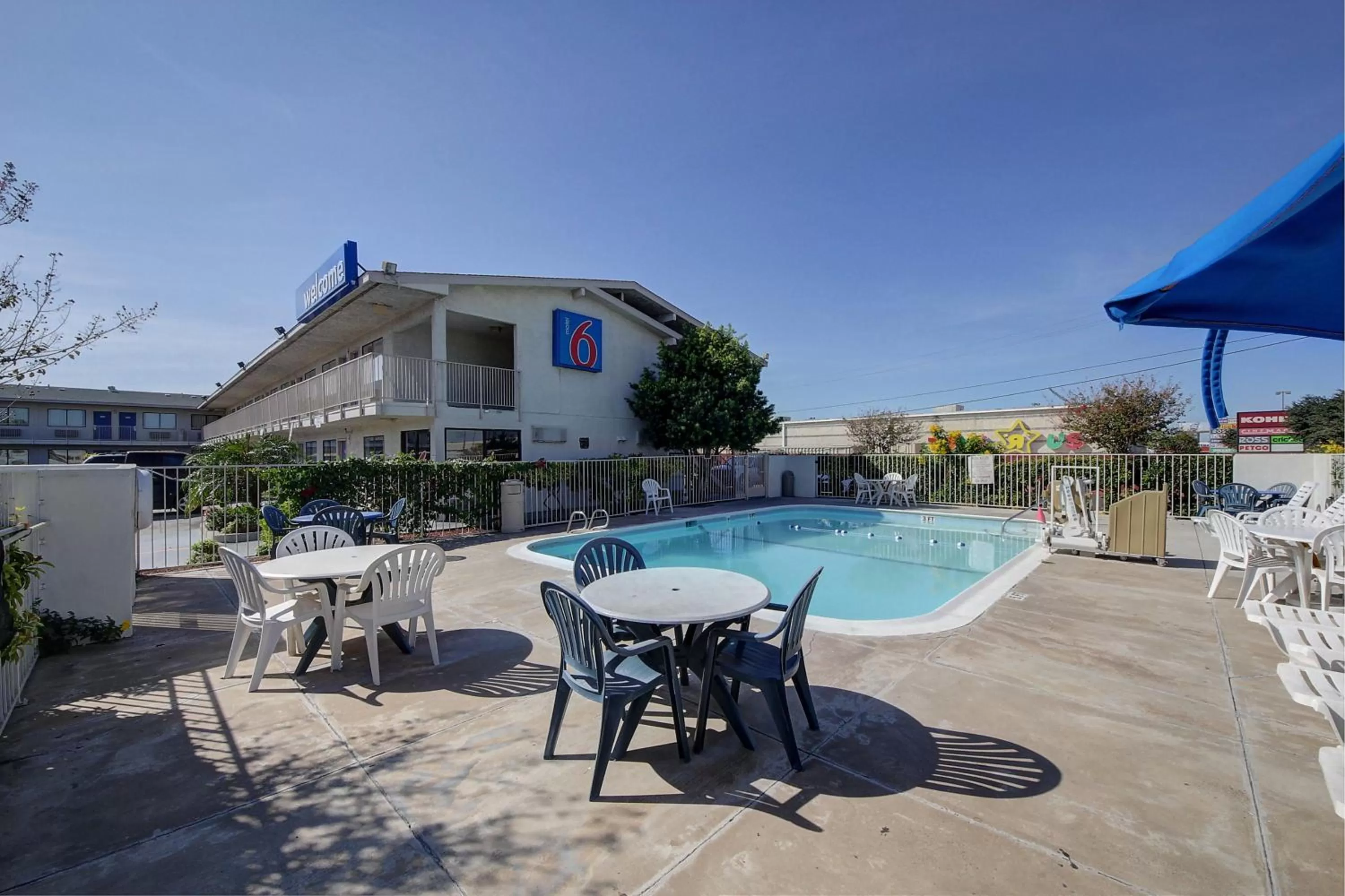Swimming pool in Motel 6-Laredo, TX - South