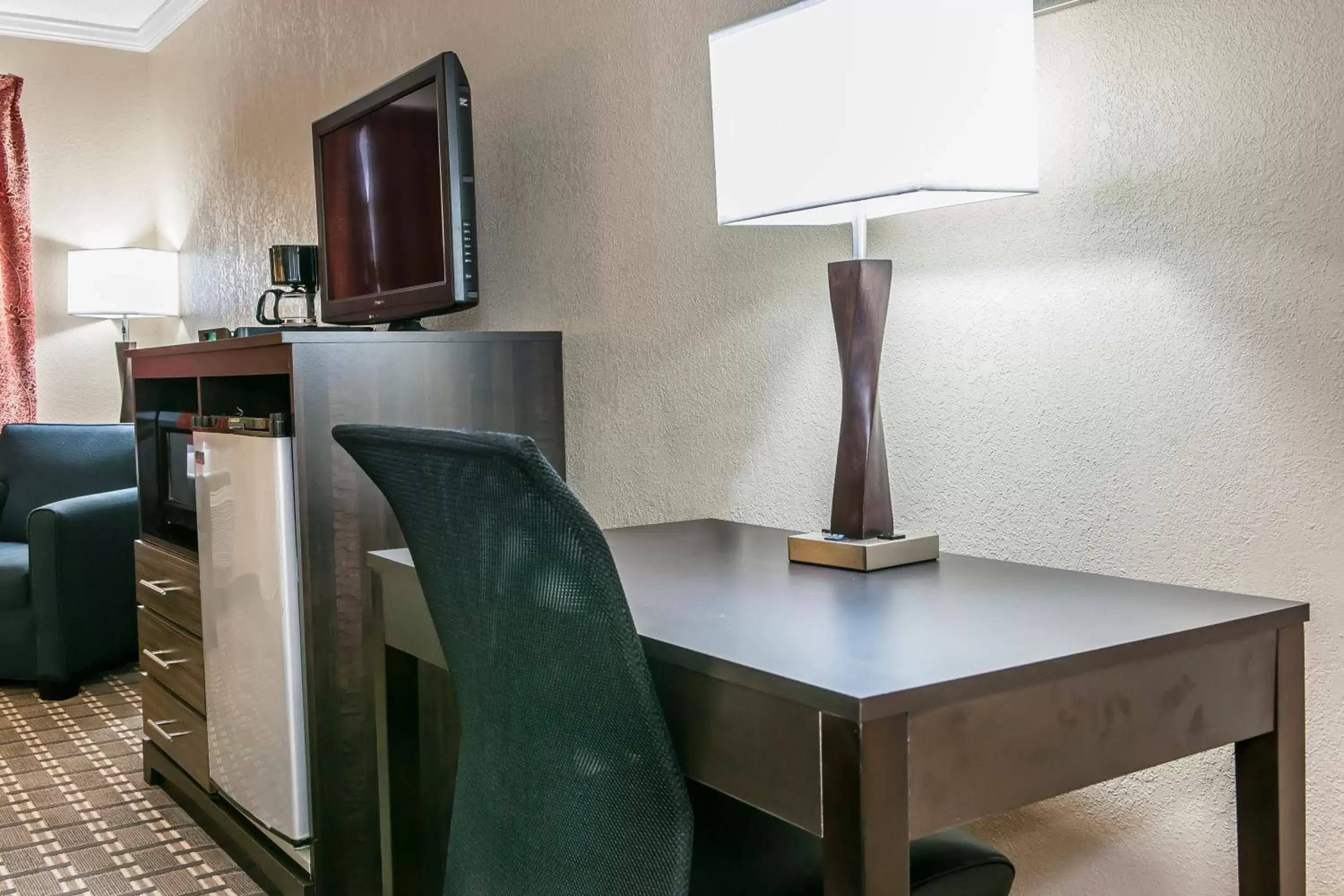 Standard Double Room with Two Double Beds - Non-Smoking in Quality Inn Findlay Standard Double Room with Two Double Beds - Non-Smoking in Quality Inn Findlay