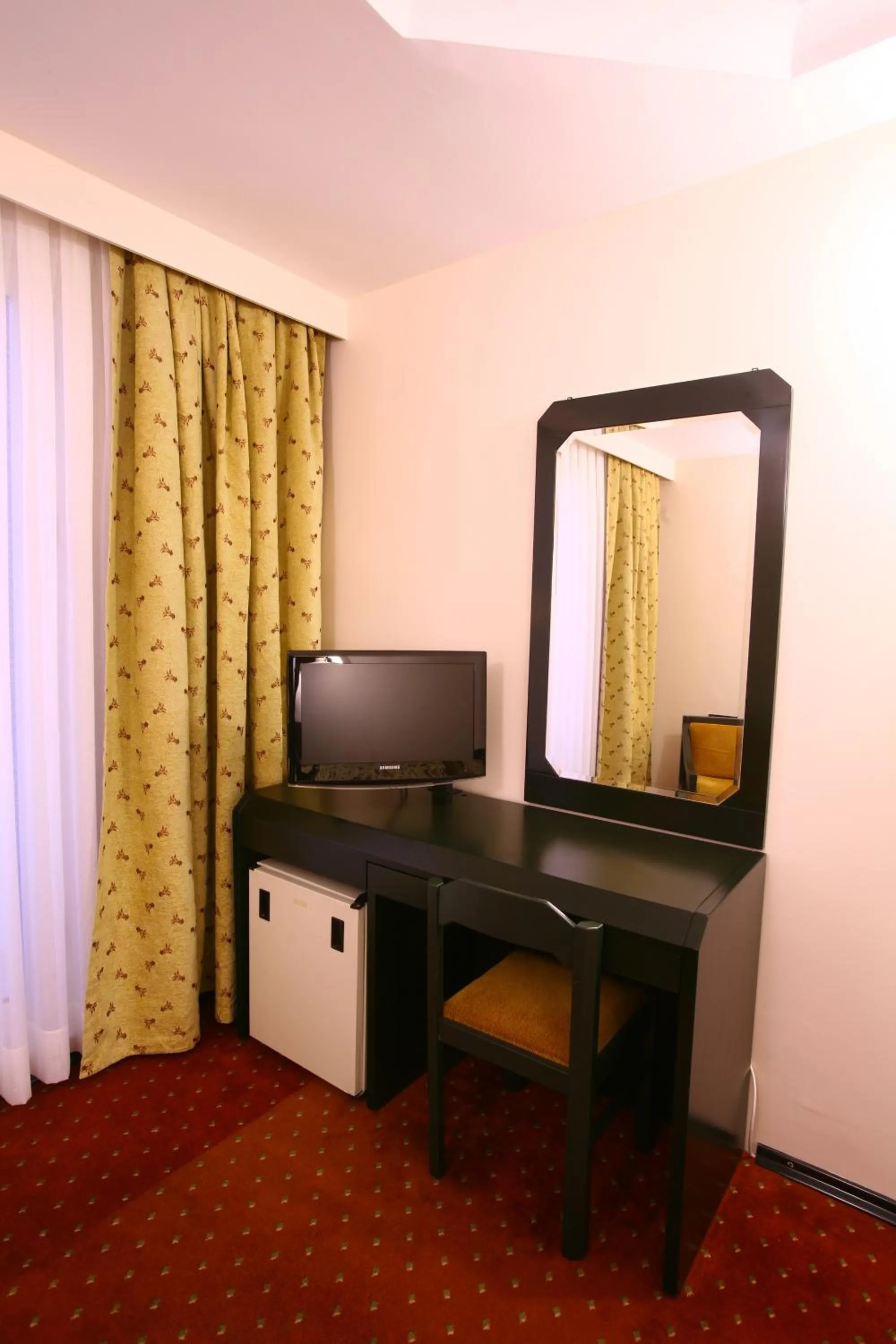 Restaurant/places to eat in Istanbul Royal Hotel