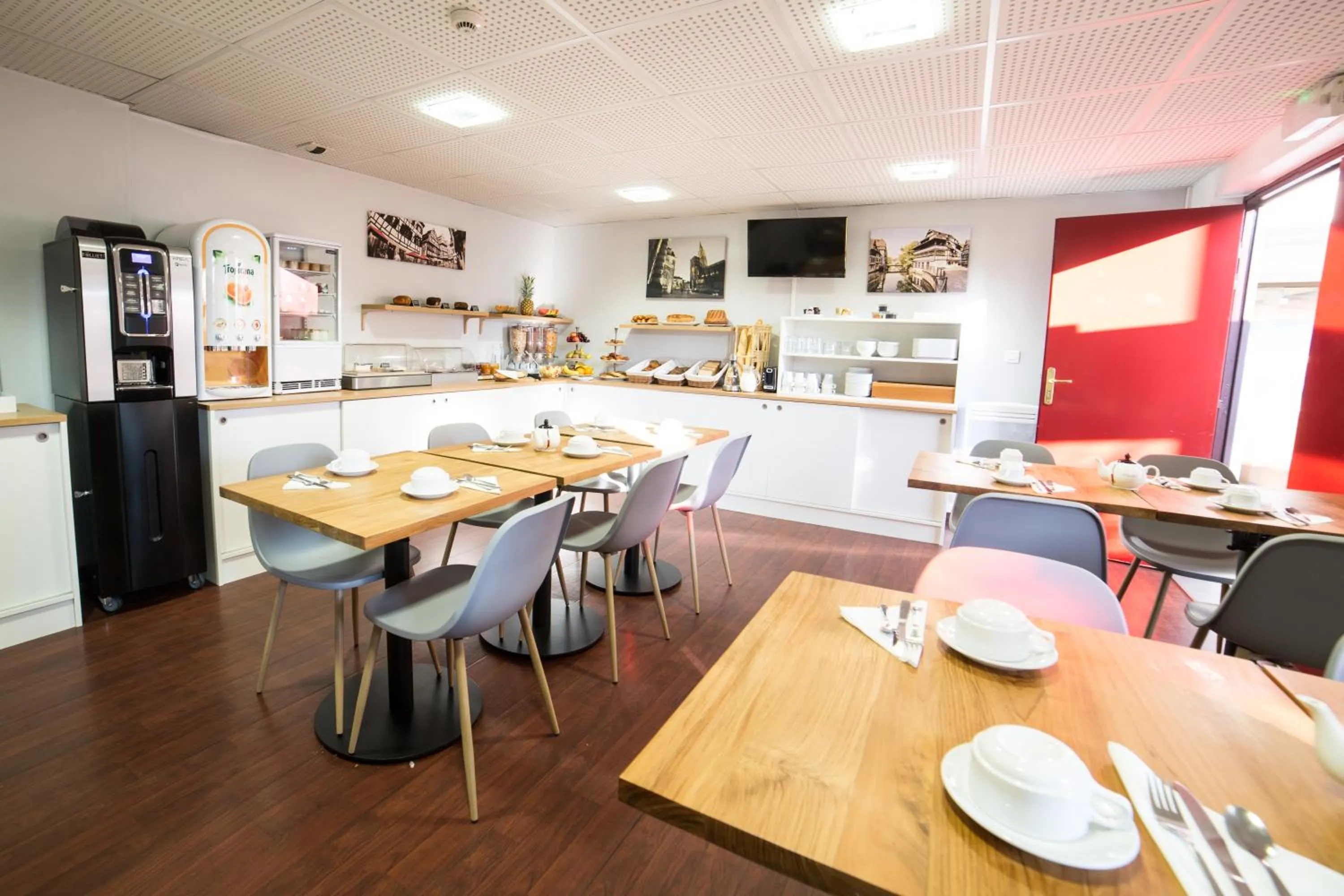 Restaurant/places to eat in Cerise Strasbourg Appart Hotel
