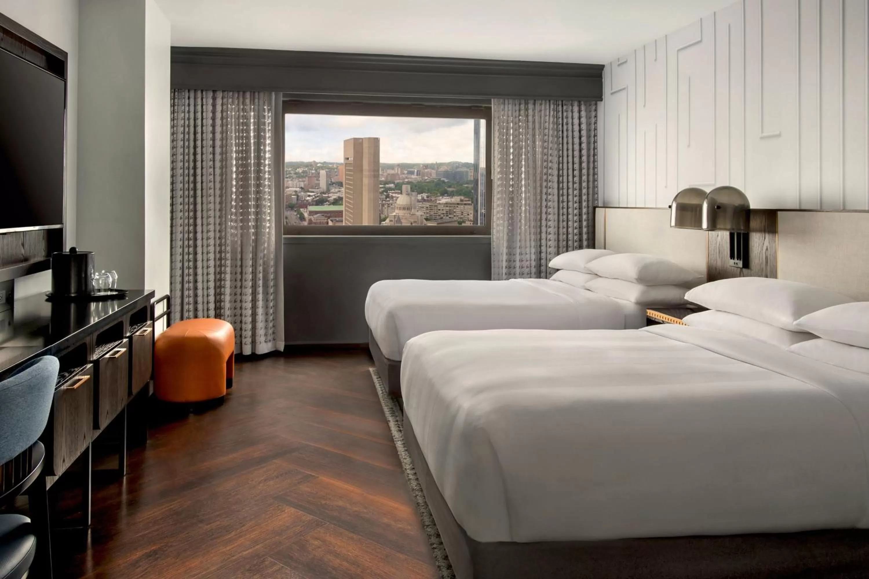 Photo of the whole room, Bed in Boston Marriott Copley Place