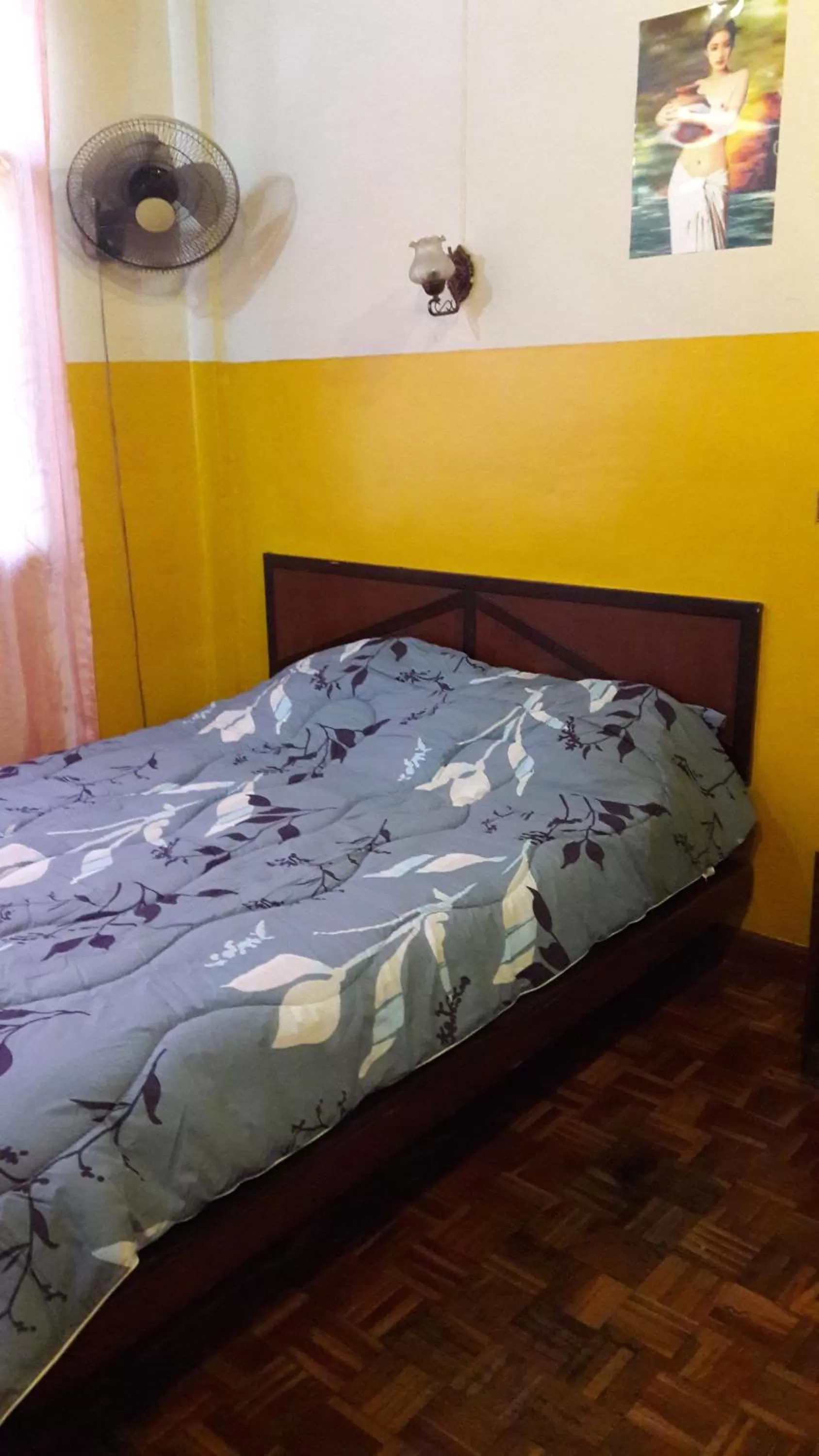 Bed in Riviera Beach