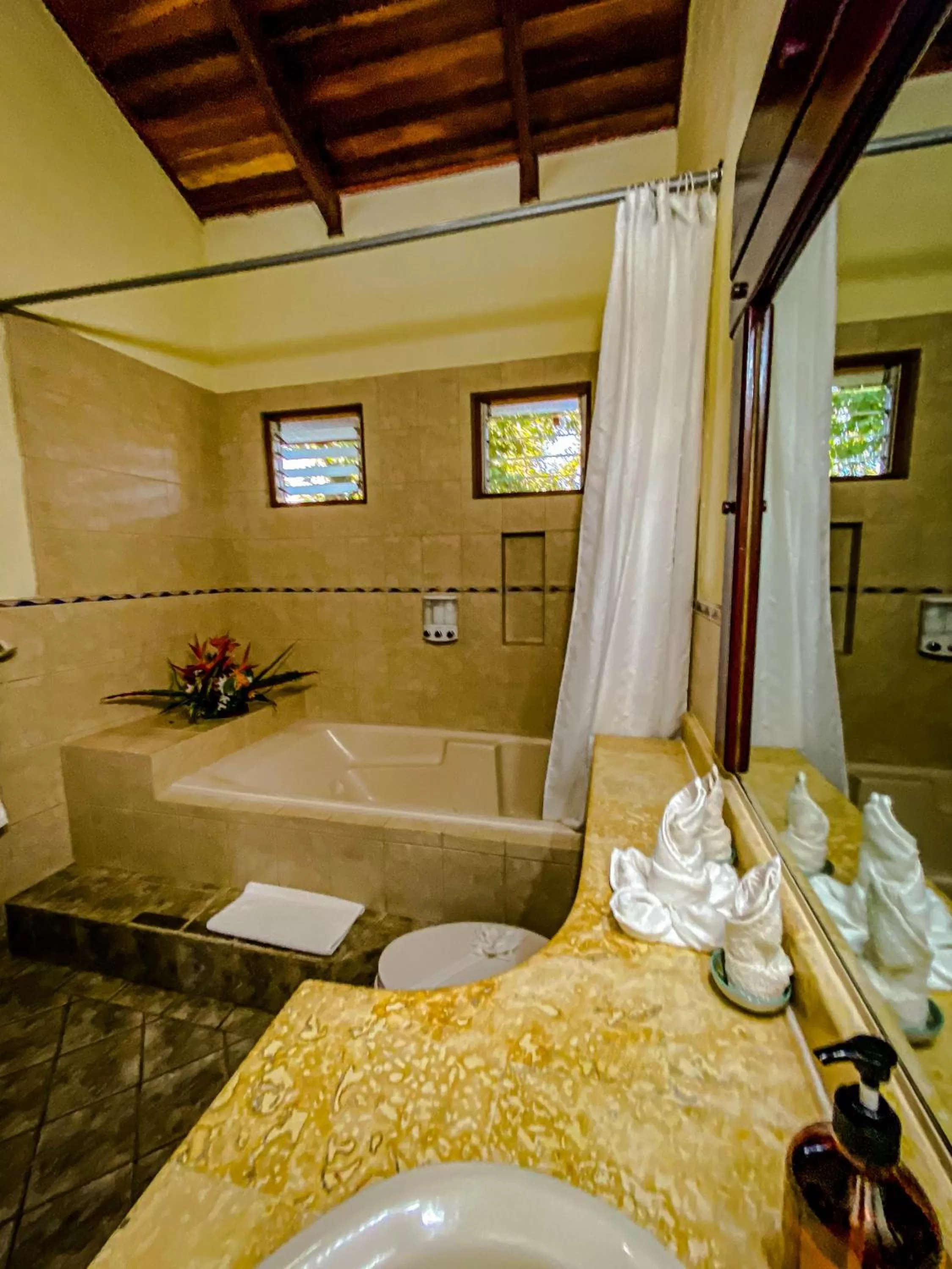 Bathroom in Jaco Hotel DoceLunas