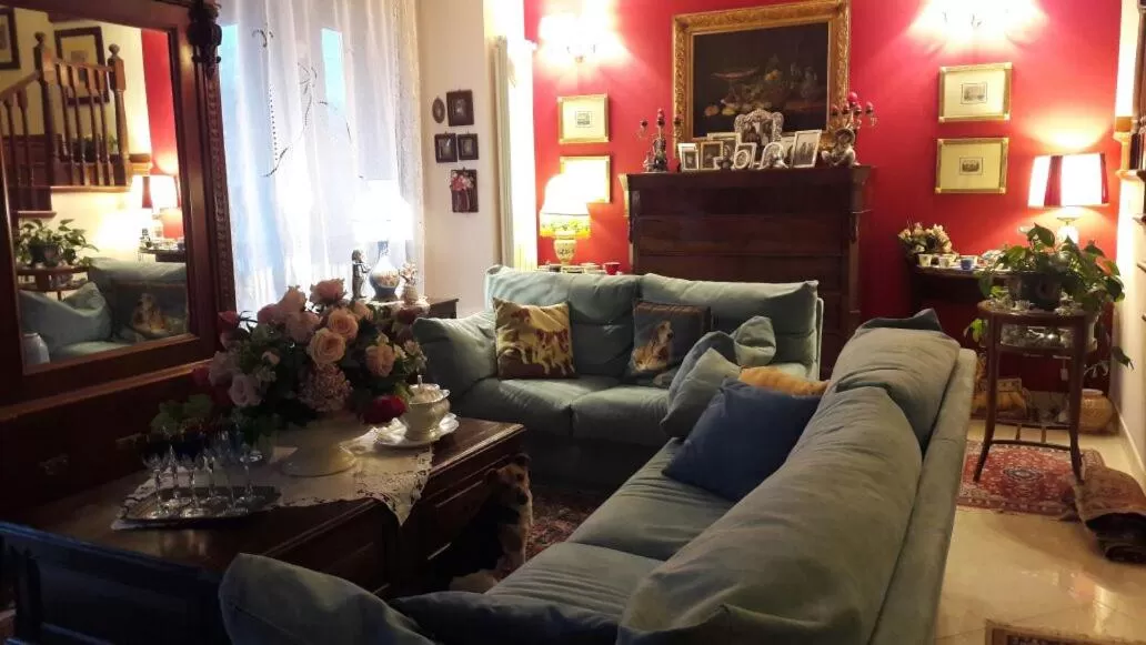 Communal lounge/ TV room, Seating Area in B&b Silvana