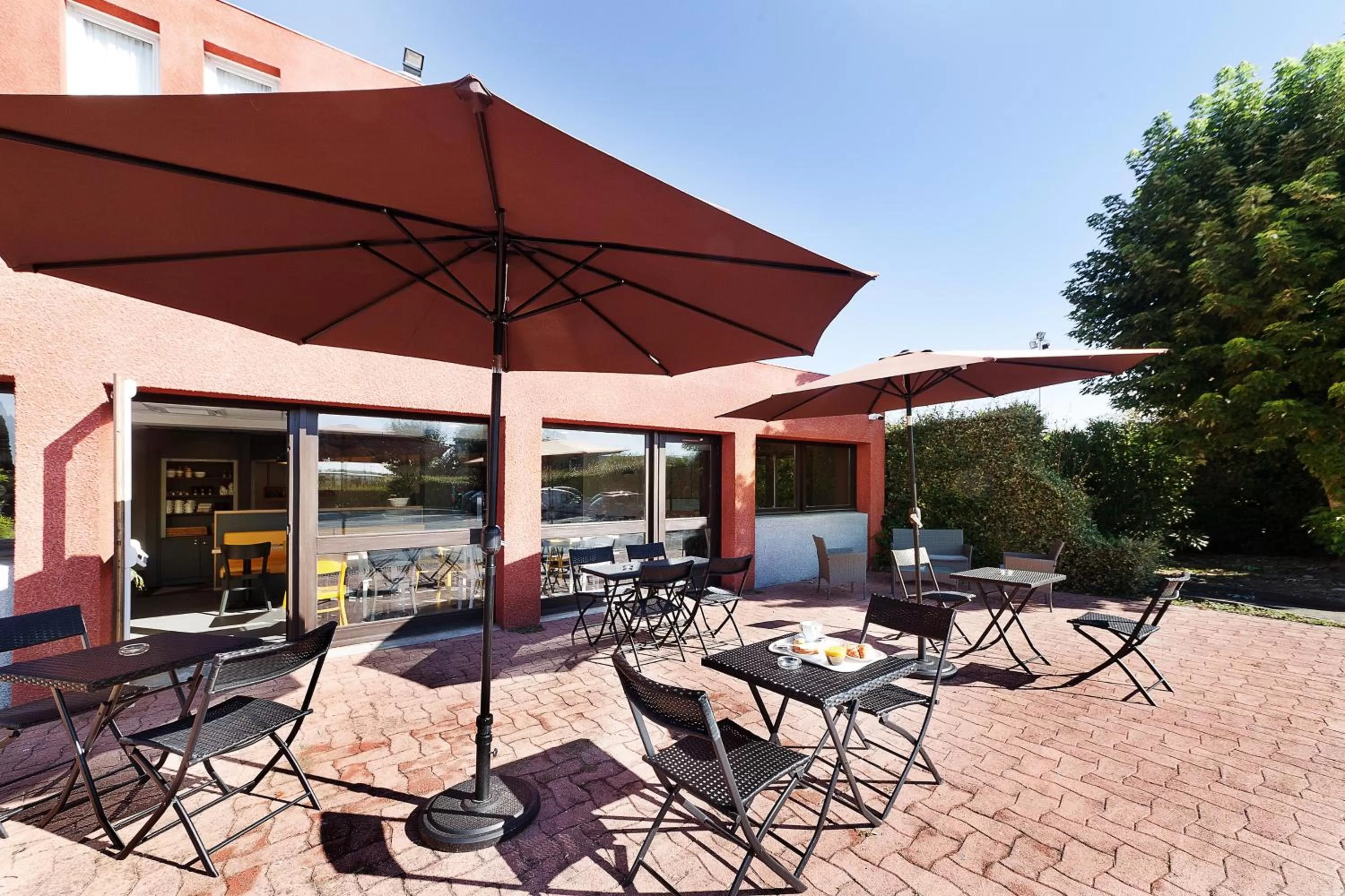 Patio in B&B HOTEL Albi