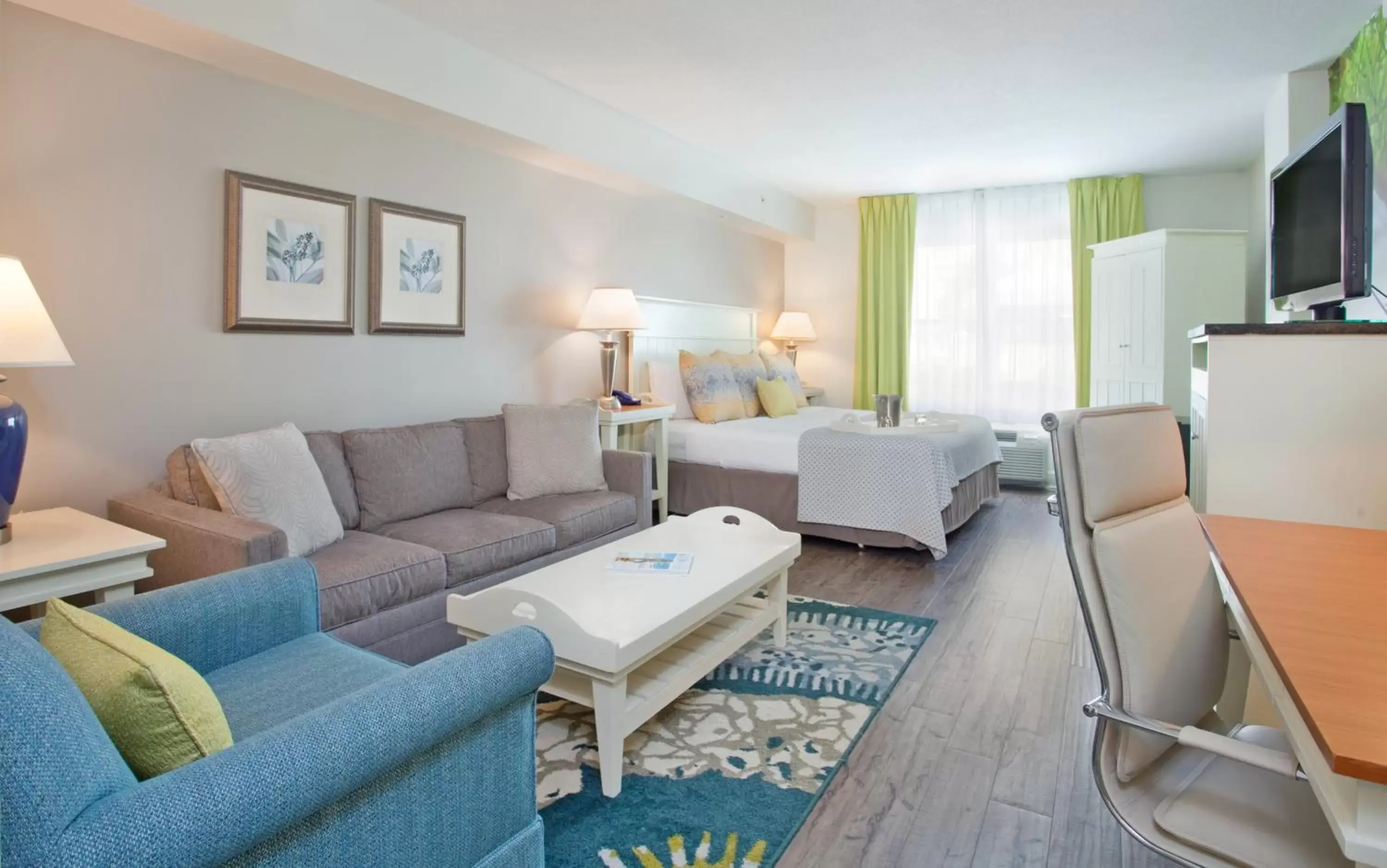 King Suite with Sofa Bed - Non-Smoking in Hotel Indigo - Sarasota, an IHG Hotel King Suite with Sofa Bed - Non-Smoking in Hotel Indigo - Sarasota, an IHG Hotel