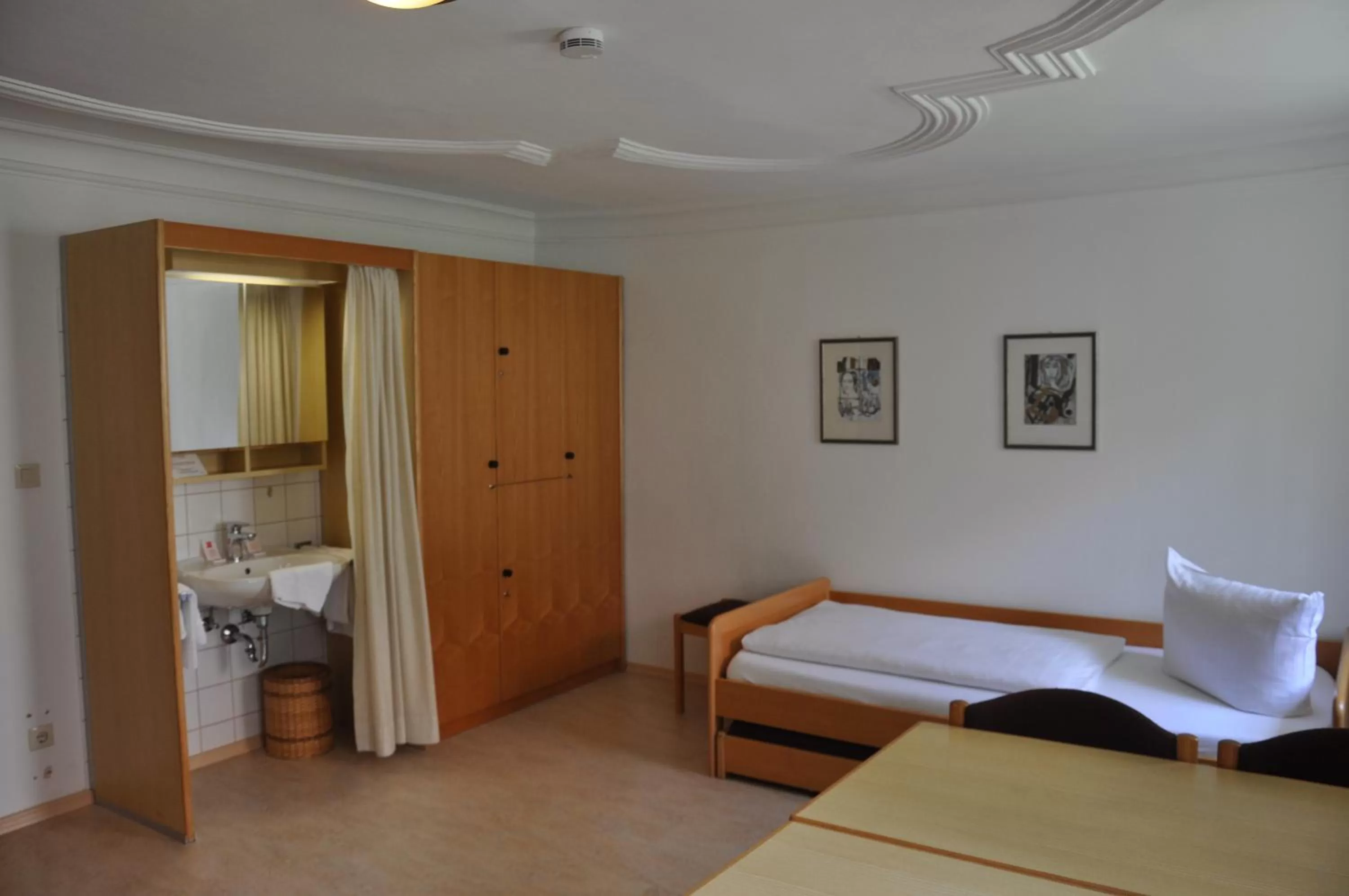 Decorative detail, Bed in Gästehaus der Katholischen Akademie