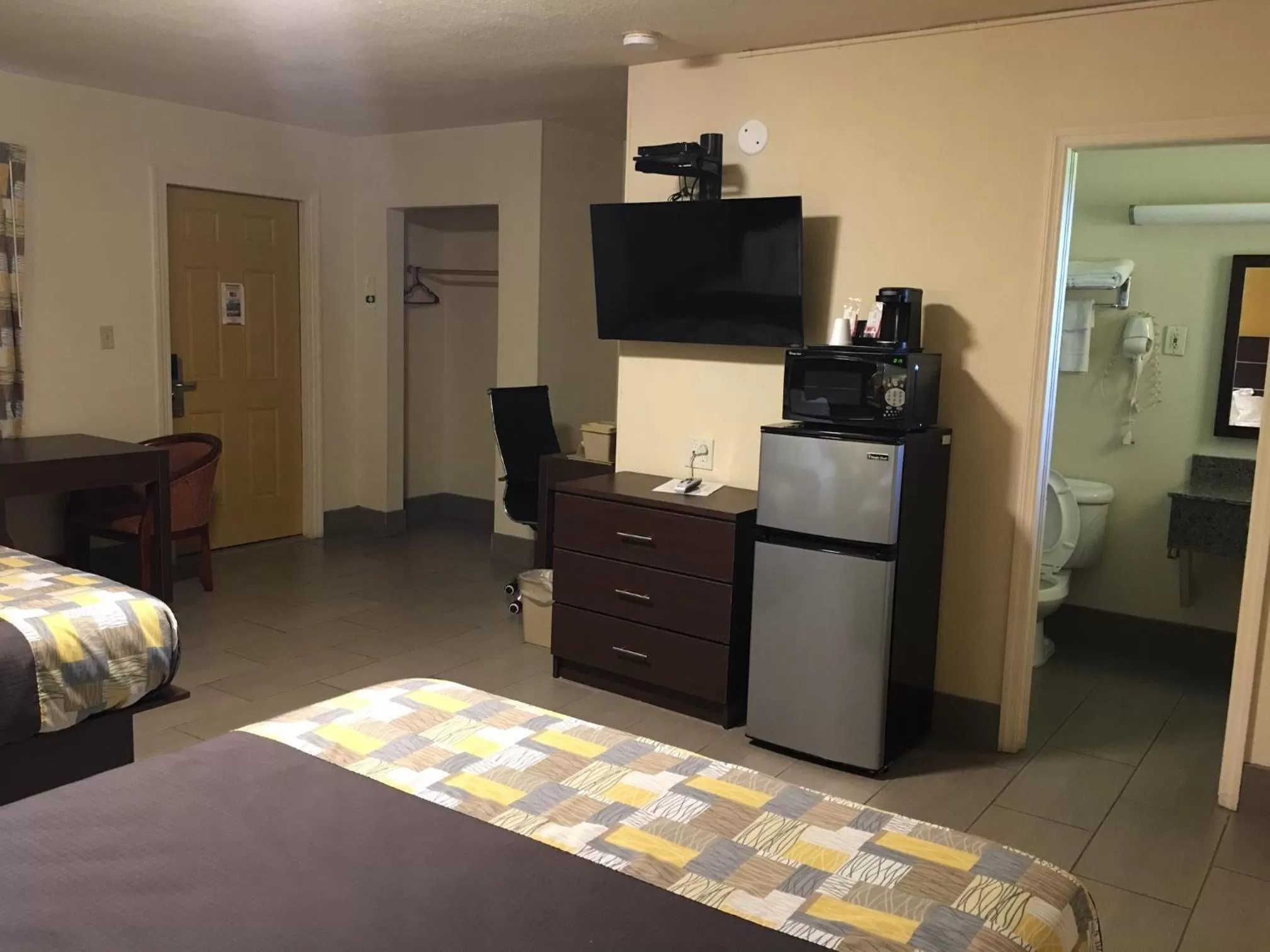 Bed in American Inn Punta Gorda