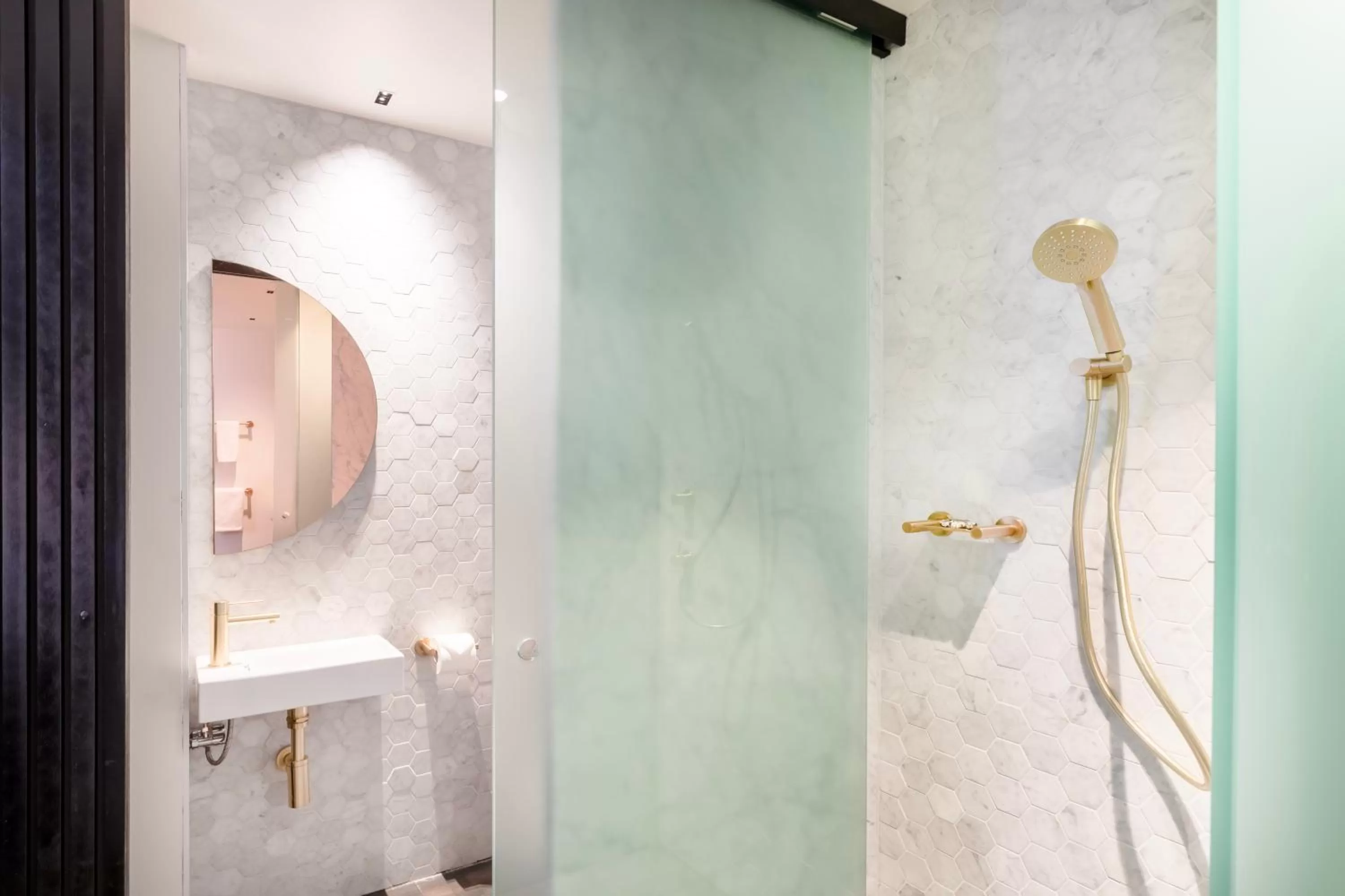 Deluxe King Room in Castlereagh Boutique Hotel, an Ascend Collection Hotel