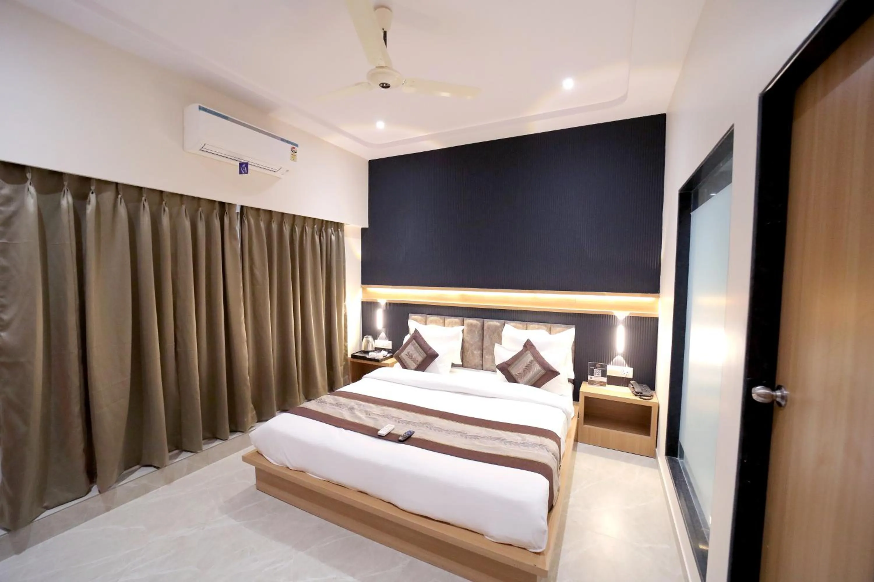 Photo of the whole room, Bed in HOTEL ALFA EXECUTIVE