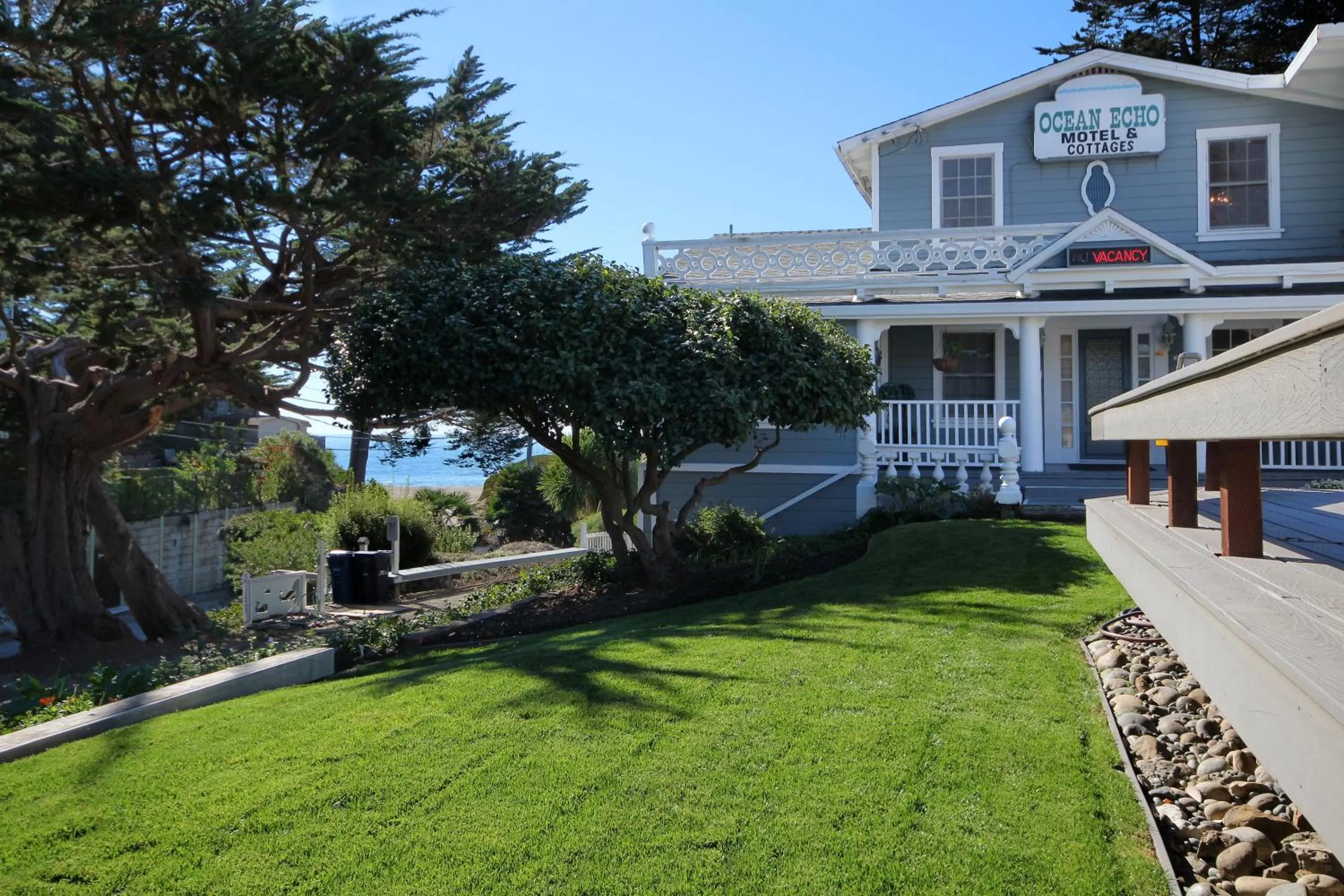 Facade/entrance in Ocean Echo Inn & Beach Cottages