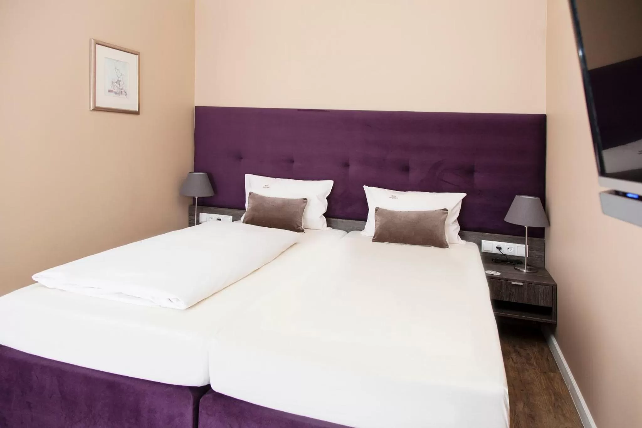 Photo of the whole room, Bed in Hotel Engelbert