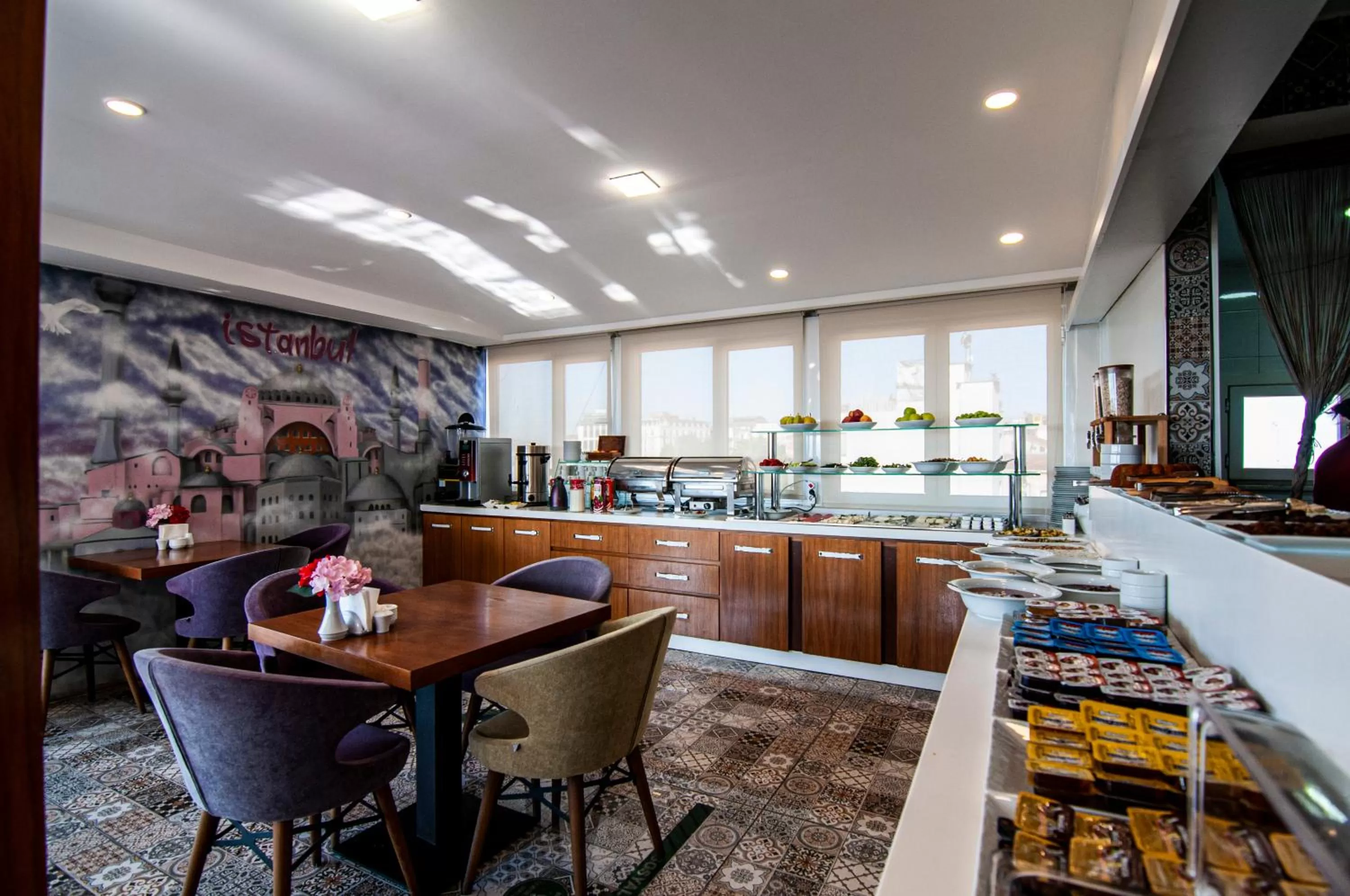 Restaurant/places to eat in Lapis Inn Hotel & Spa ( Ex. Ambassador Hotel)