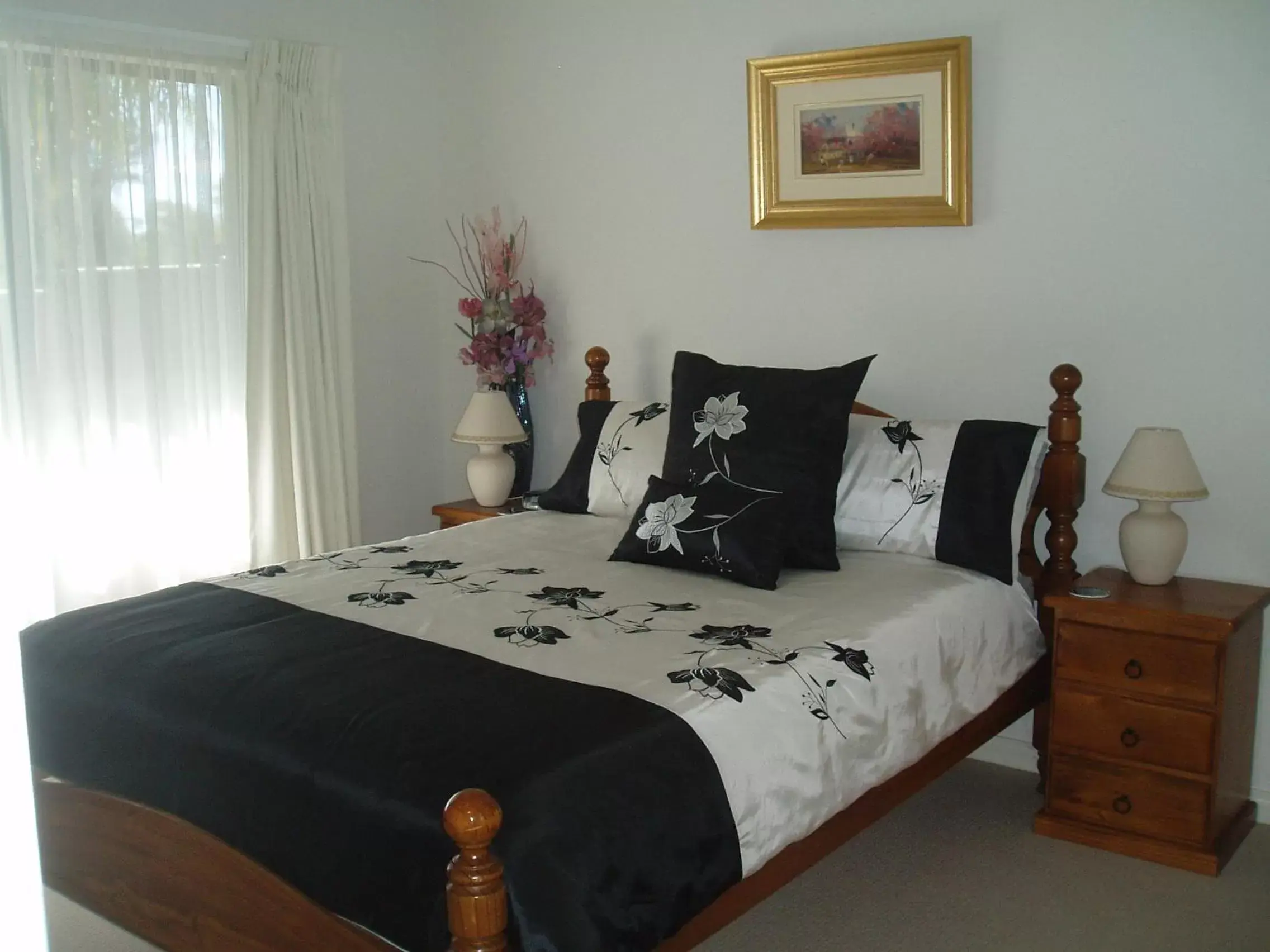 Deluxe Queen Room 1 in A Good Rest B & B Deluxe Queen Room 1 in A Good Rest B & B