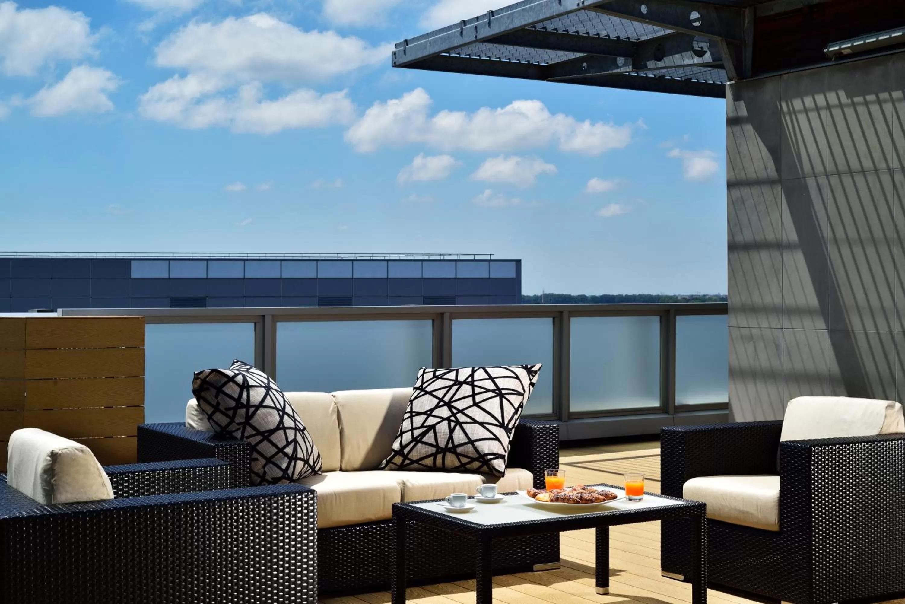 Balcony/Terrace in UNA Hotels The One Milano Hotel & Residence