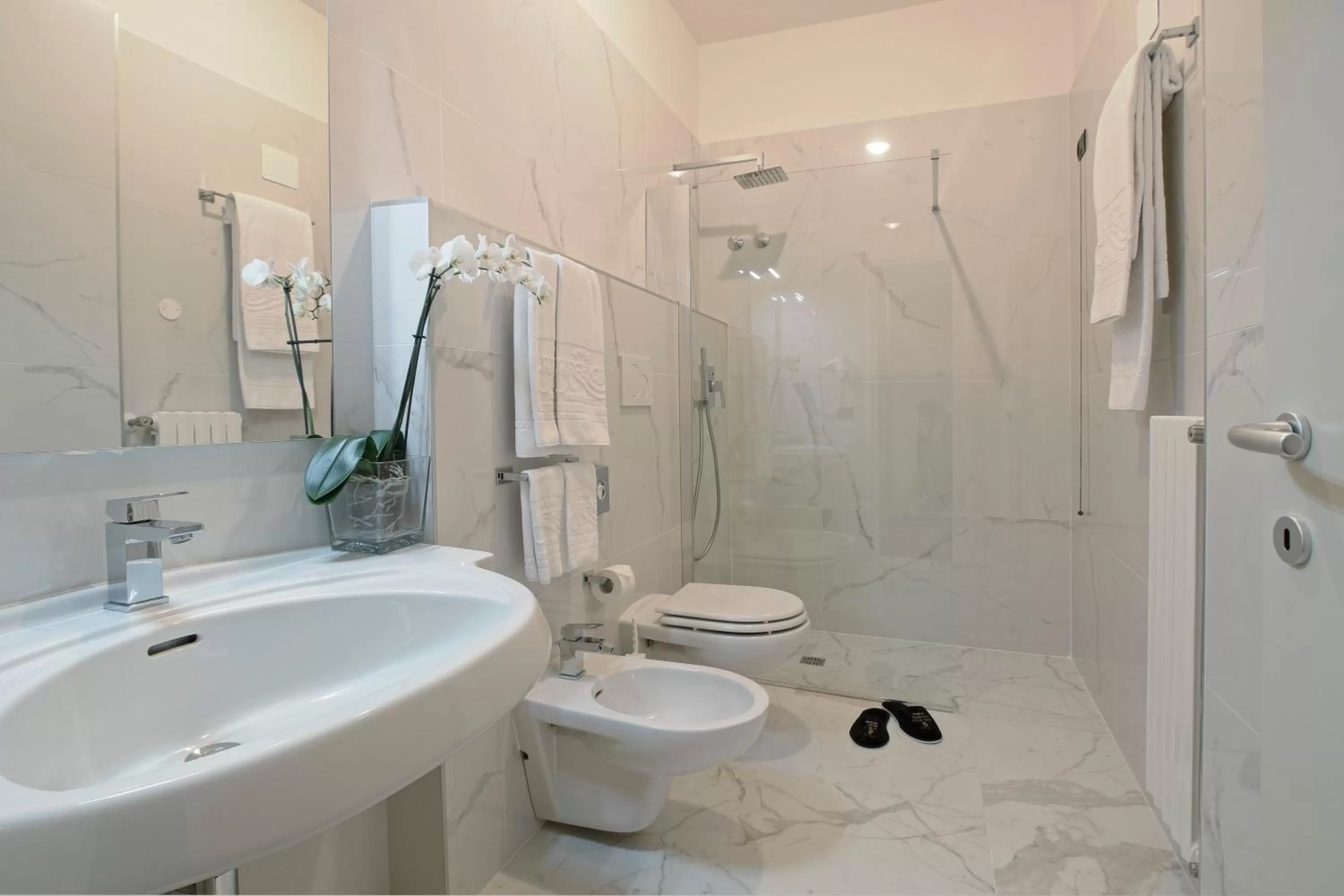 Shower in Rechigi Park Hotel