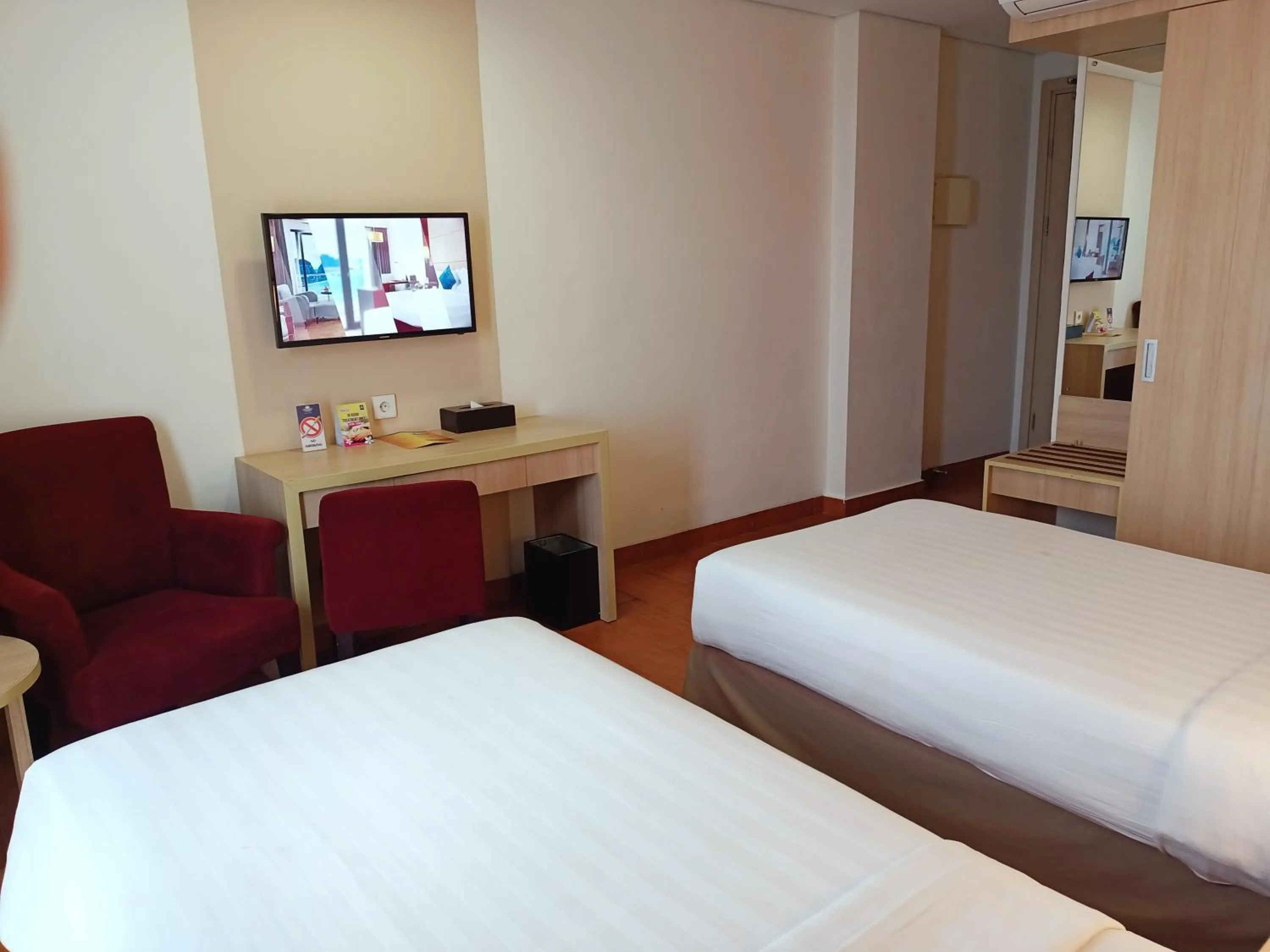 Bed in Days Hotel & Suites by Wyndham Jakarta Airport