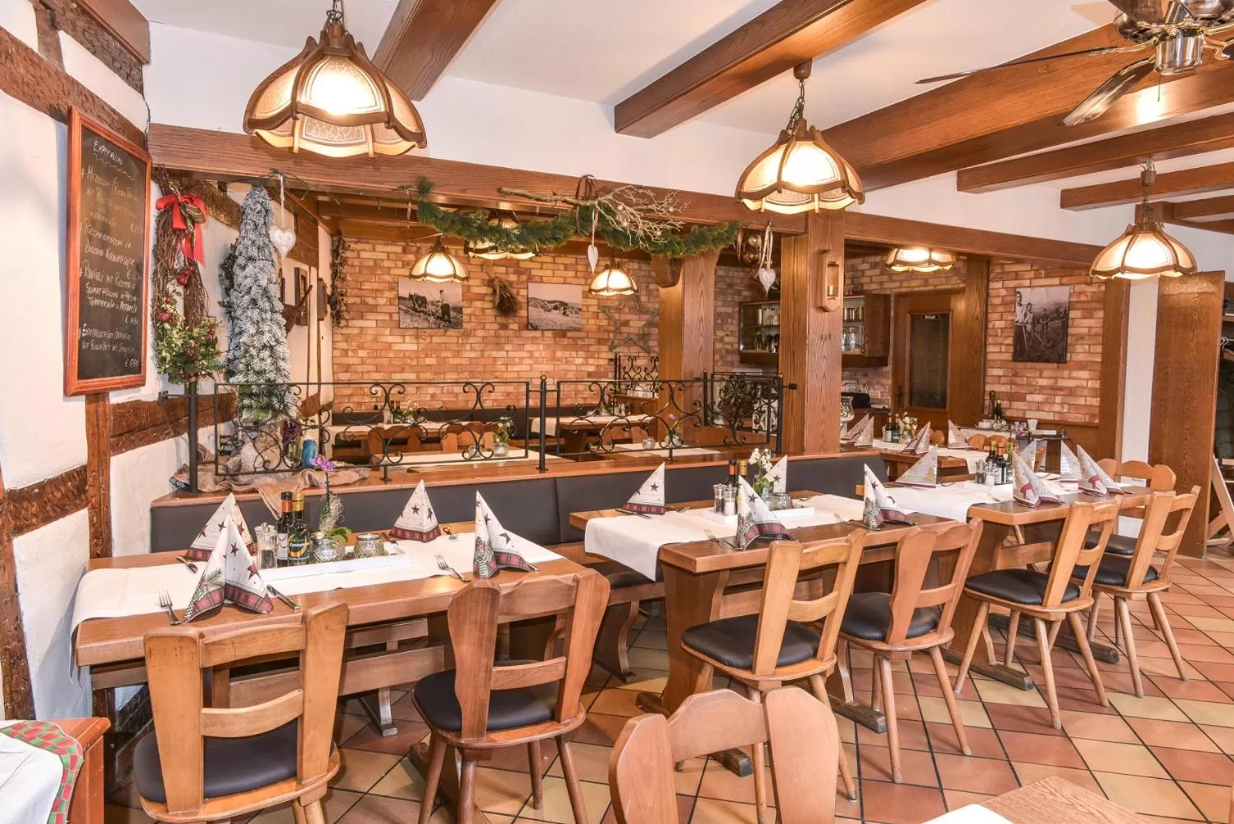 Restaurant/Places to Eat in Hotel Ristorante Rostica