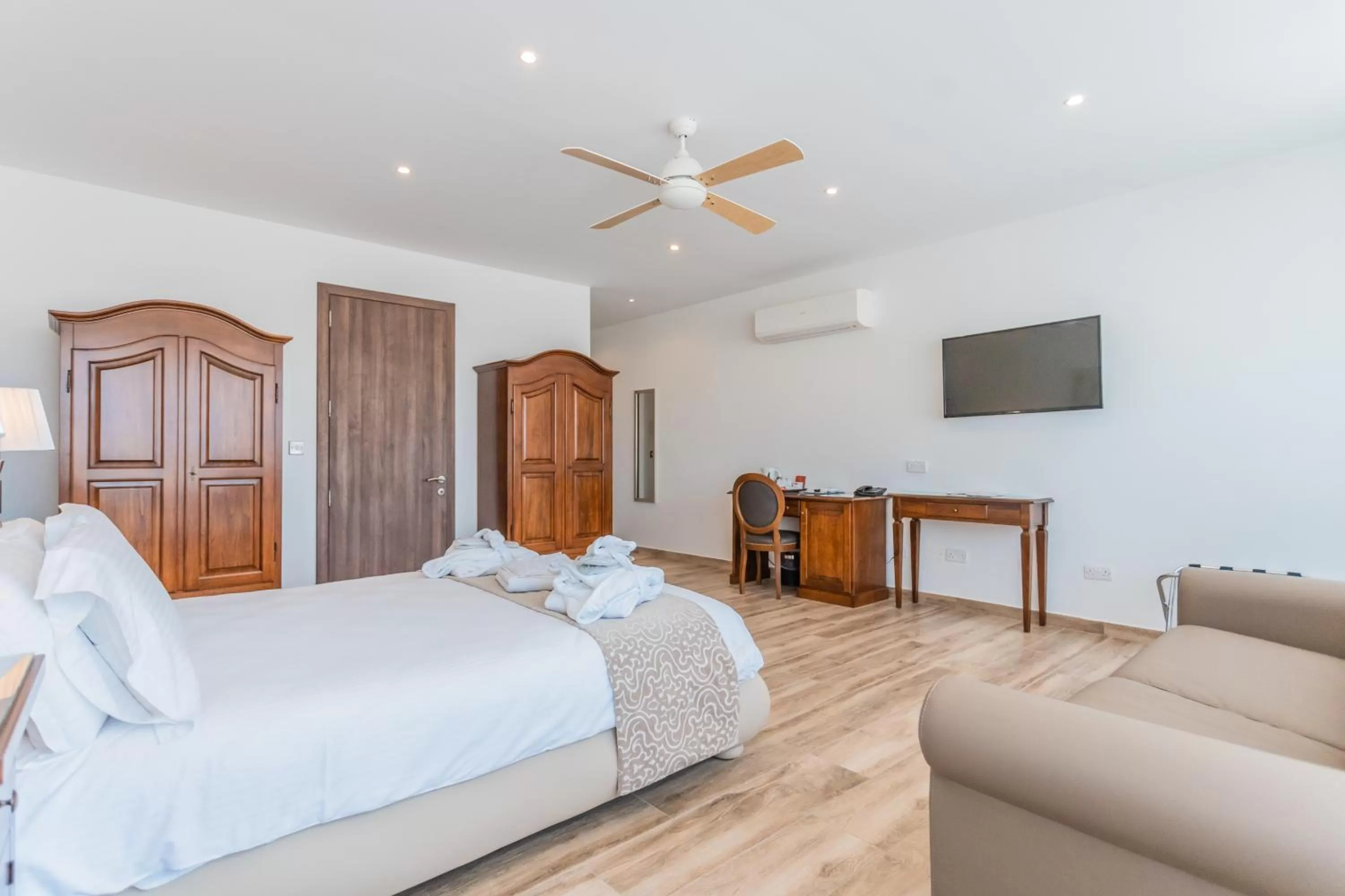 Bedroom, Bed in Palazzo Violetta