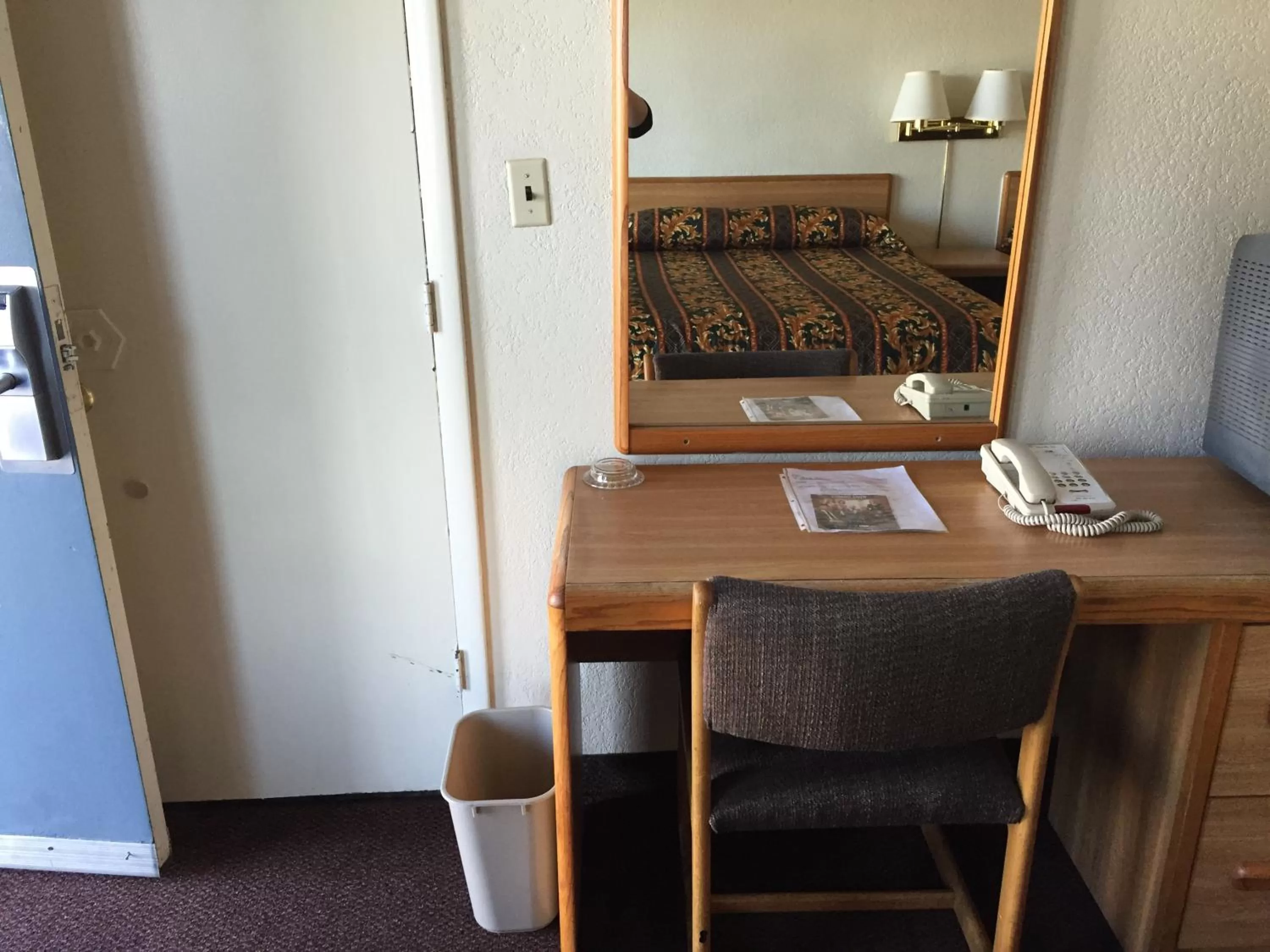 Decorative detail in EZ 8 Motel Airporter