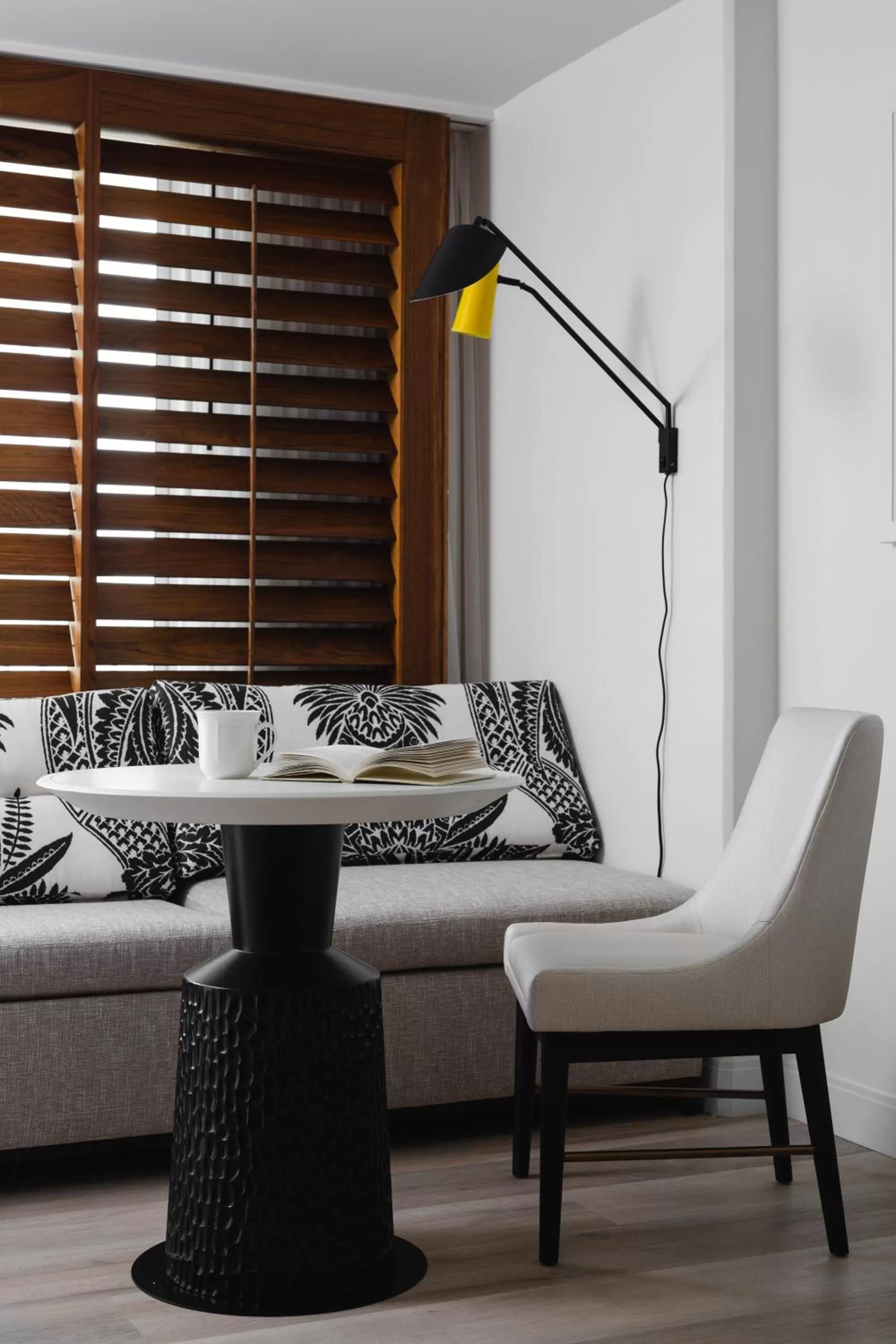 Seating area in Hilton Vacation Club The Modern Honolulu