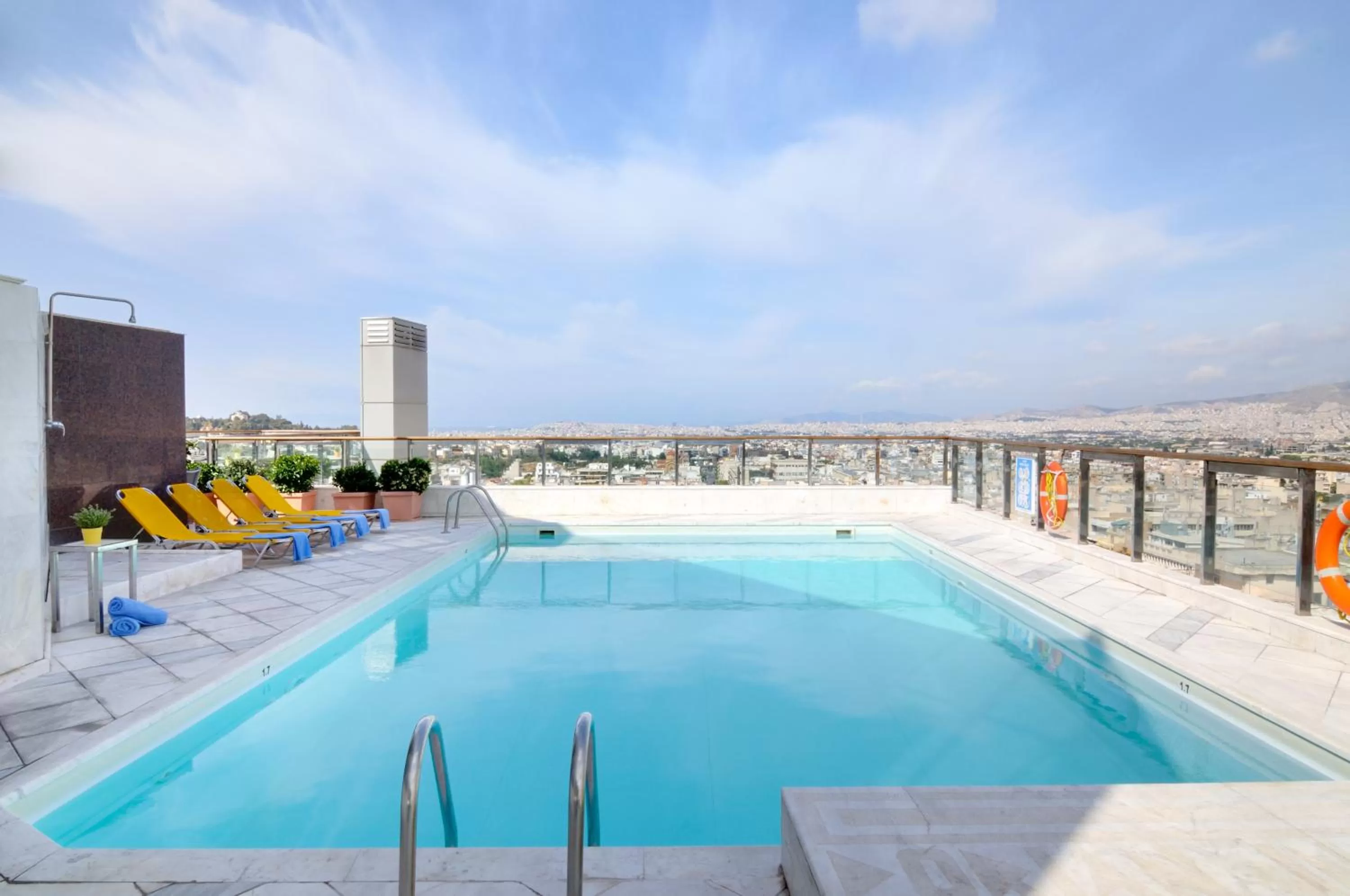 Swimming pool in Dorian Inn - Sure Hotel Collection by Best Western