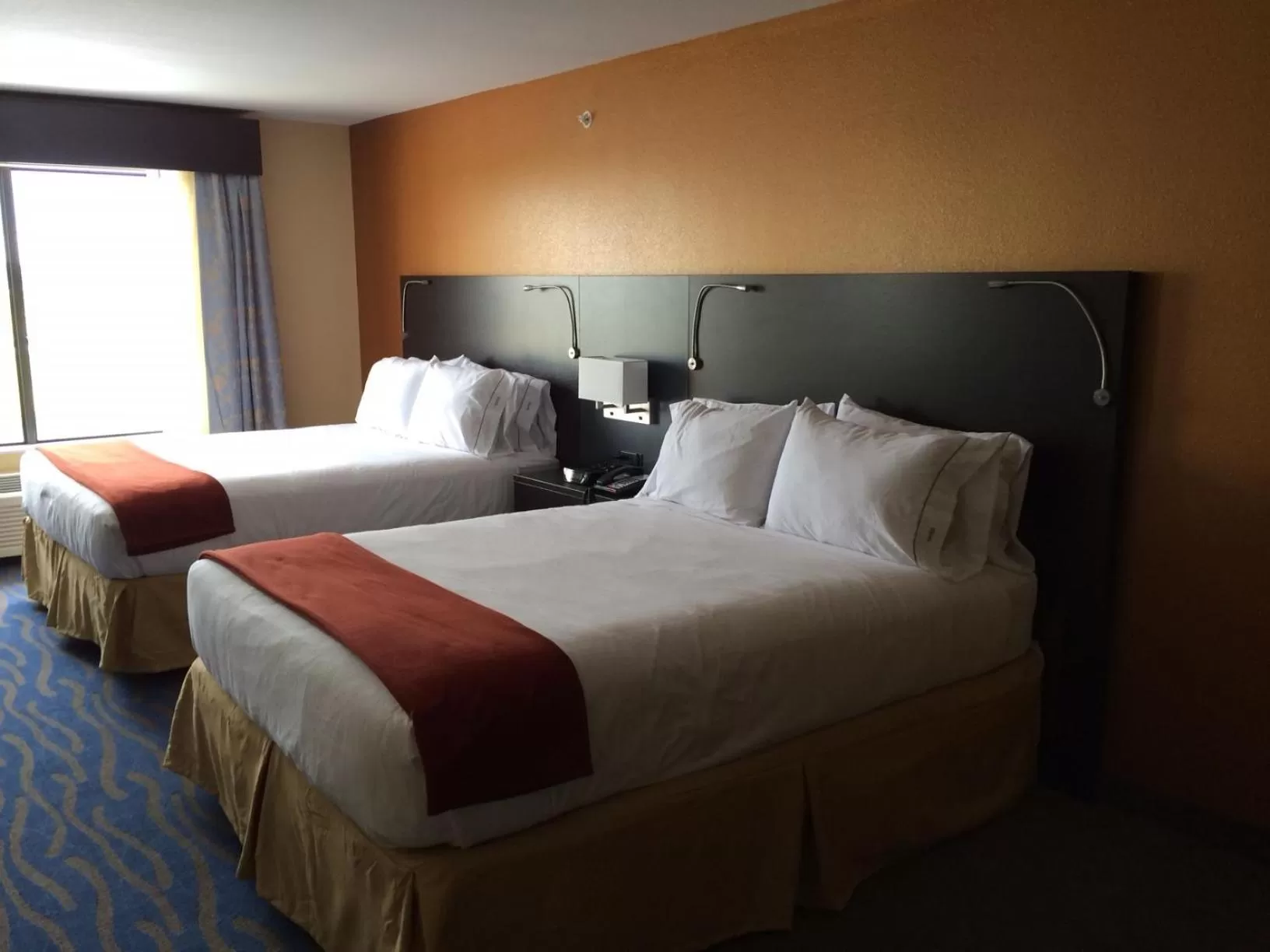 Holiday Inn Express & Suites St Louis Airport by IHG