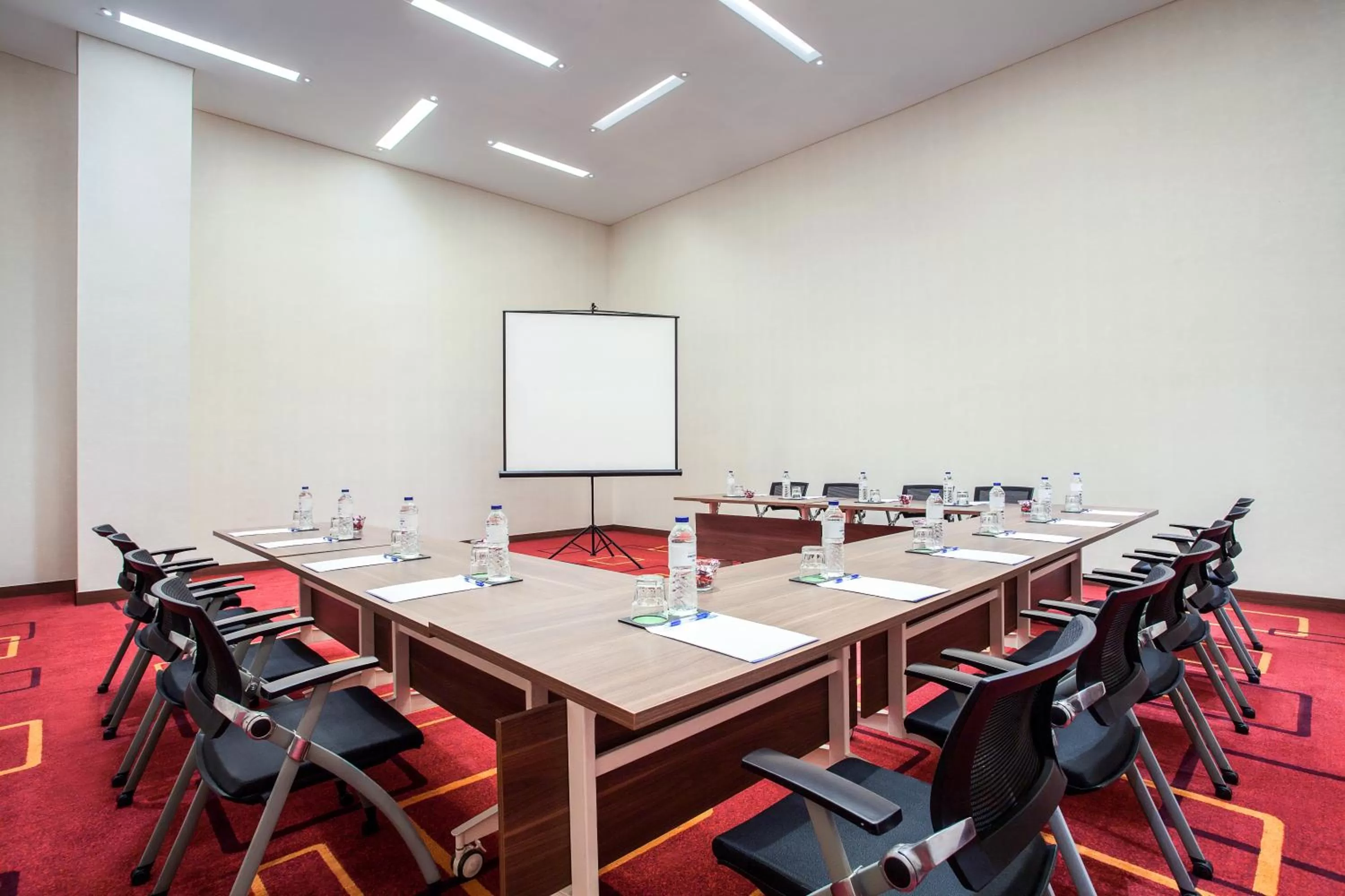 Meeting/conference room in Holiday Inn Express Jakarta Pluit Citygate by IHG