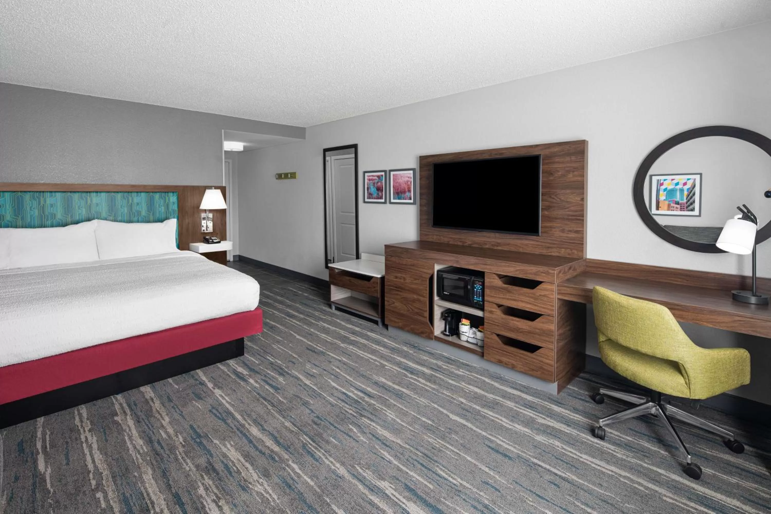 Bedroom, Bed in Hampton Inn & Suites Grand Rapids-Airport 28th St