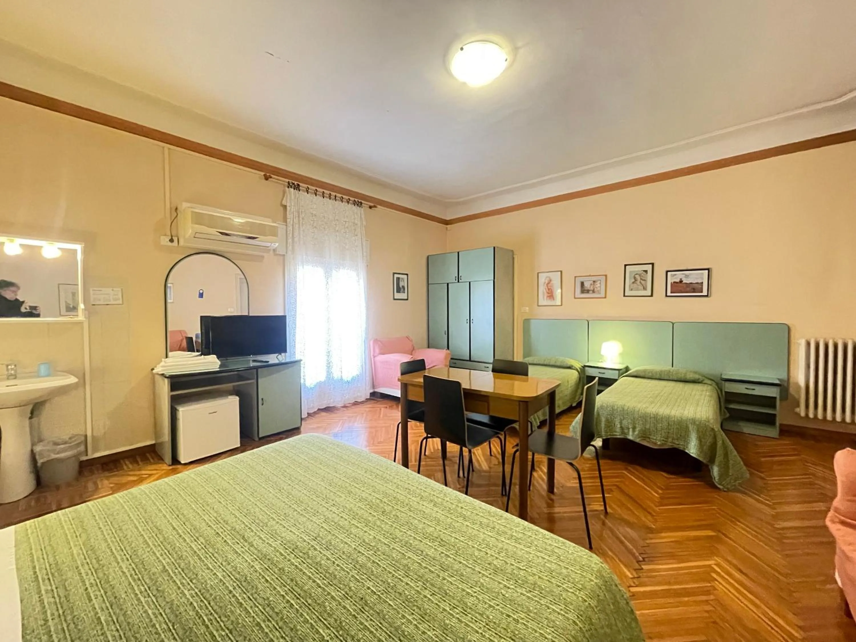 Photo of the whole room, Bed in Hotel Panorama Bologna Centro