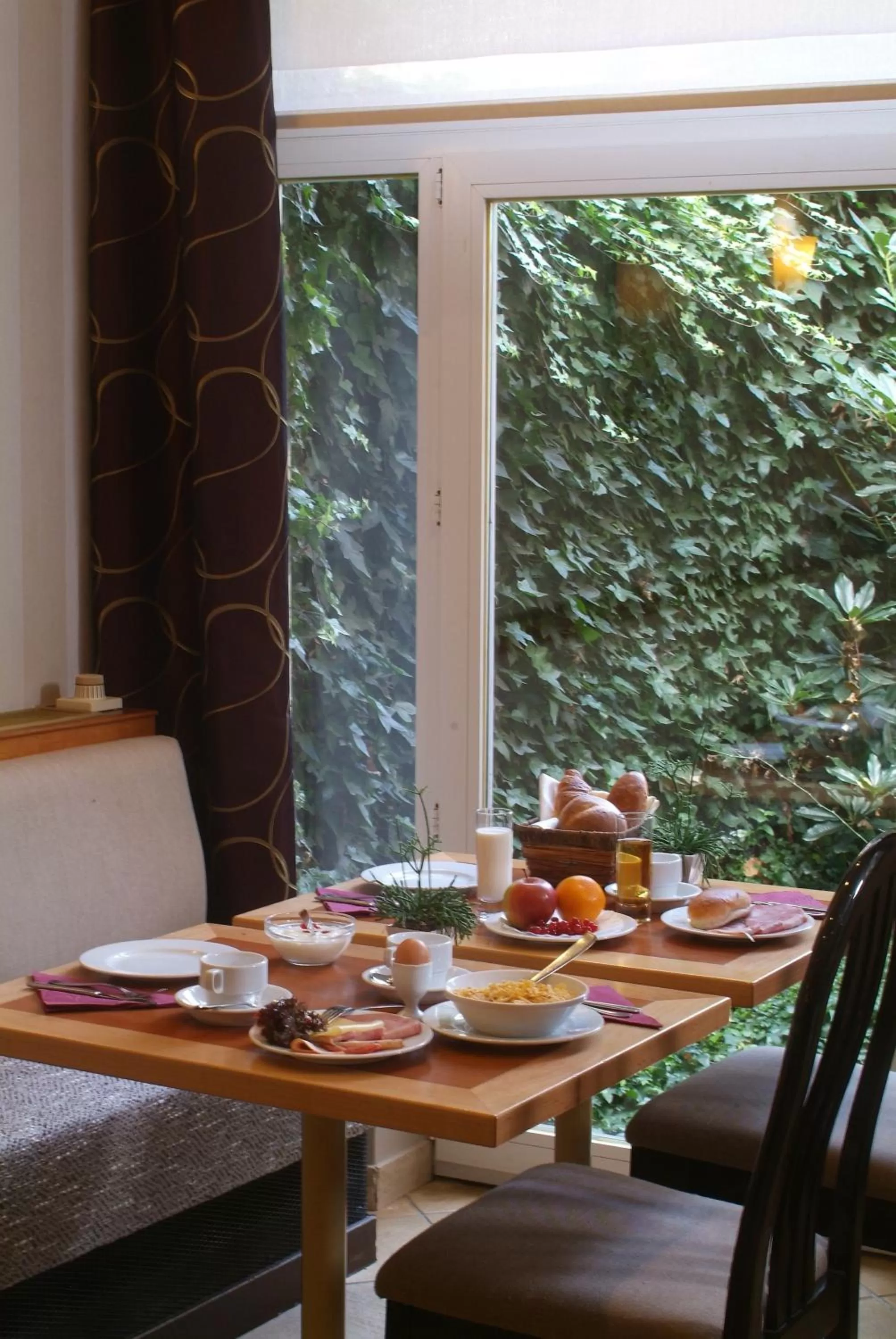 Restaurant/places to eat in Castelnou Aparthotel