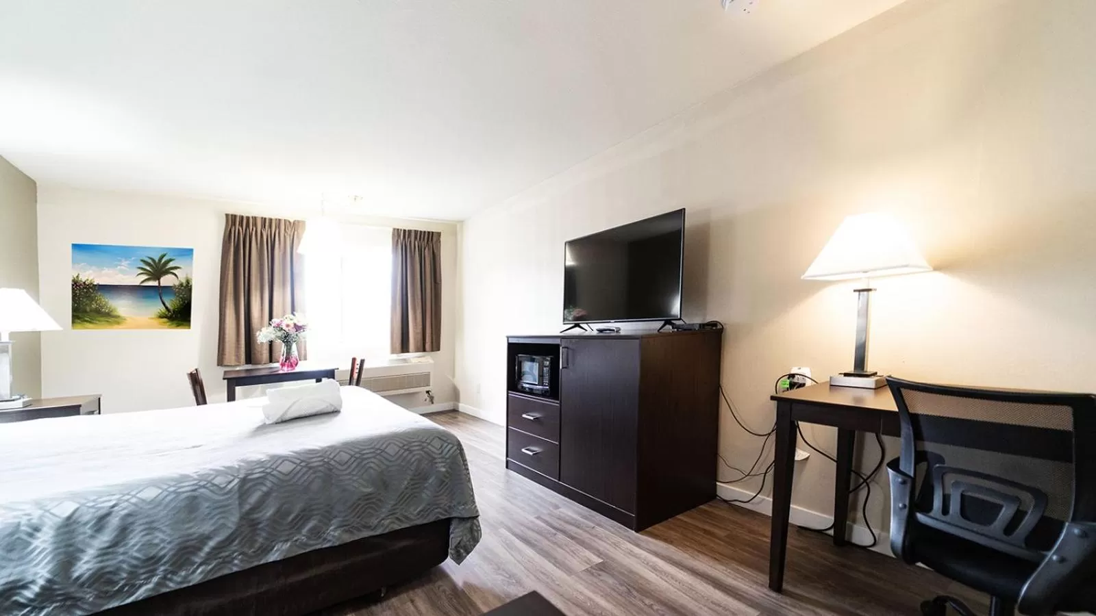 Bed in Ocean Star Inn