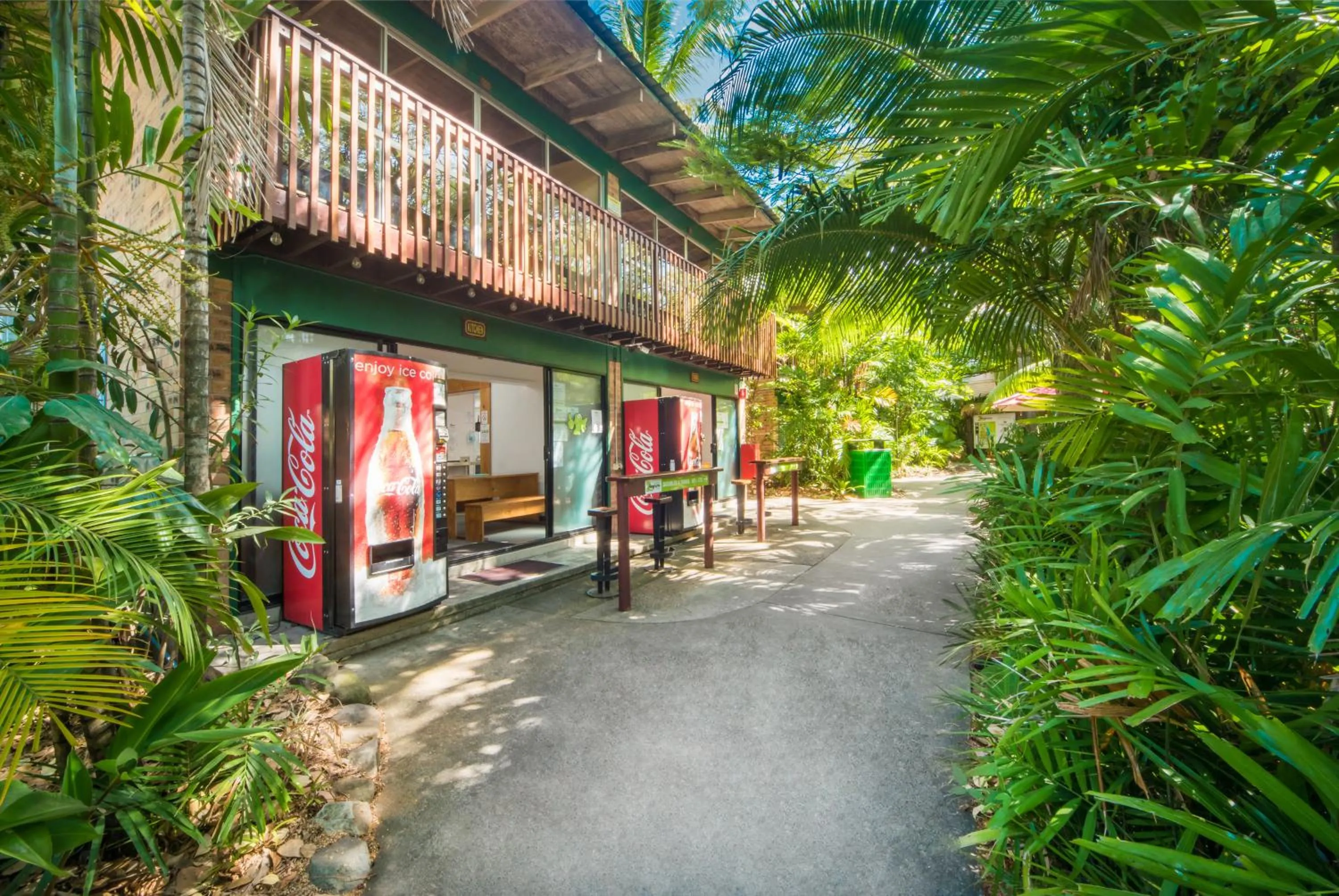 Communal kitchen in Airlie Beach Magnums - Adults Only
