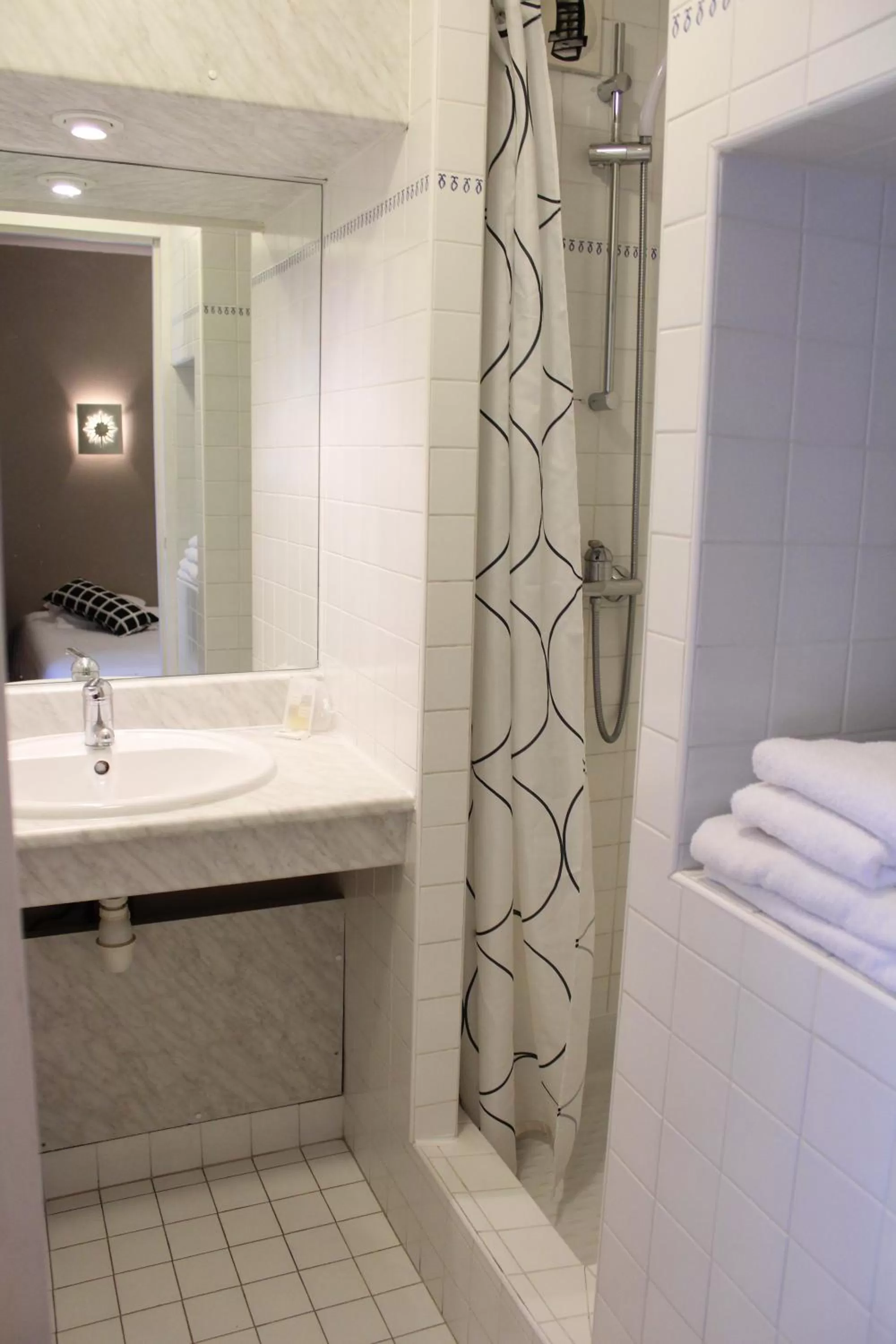 Shower in Les Glycines