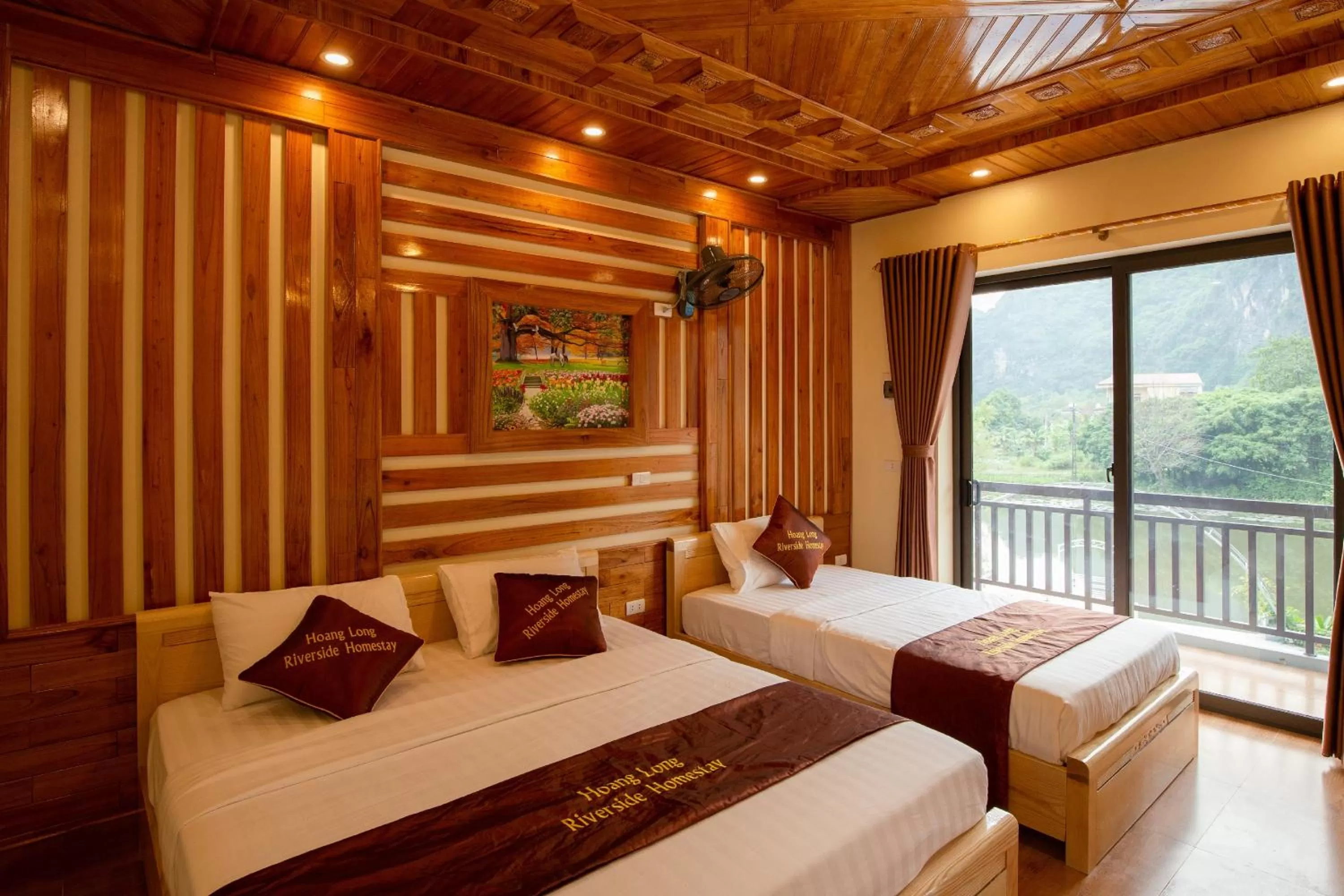 HoangLong Riverside Homestay