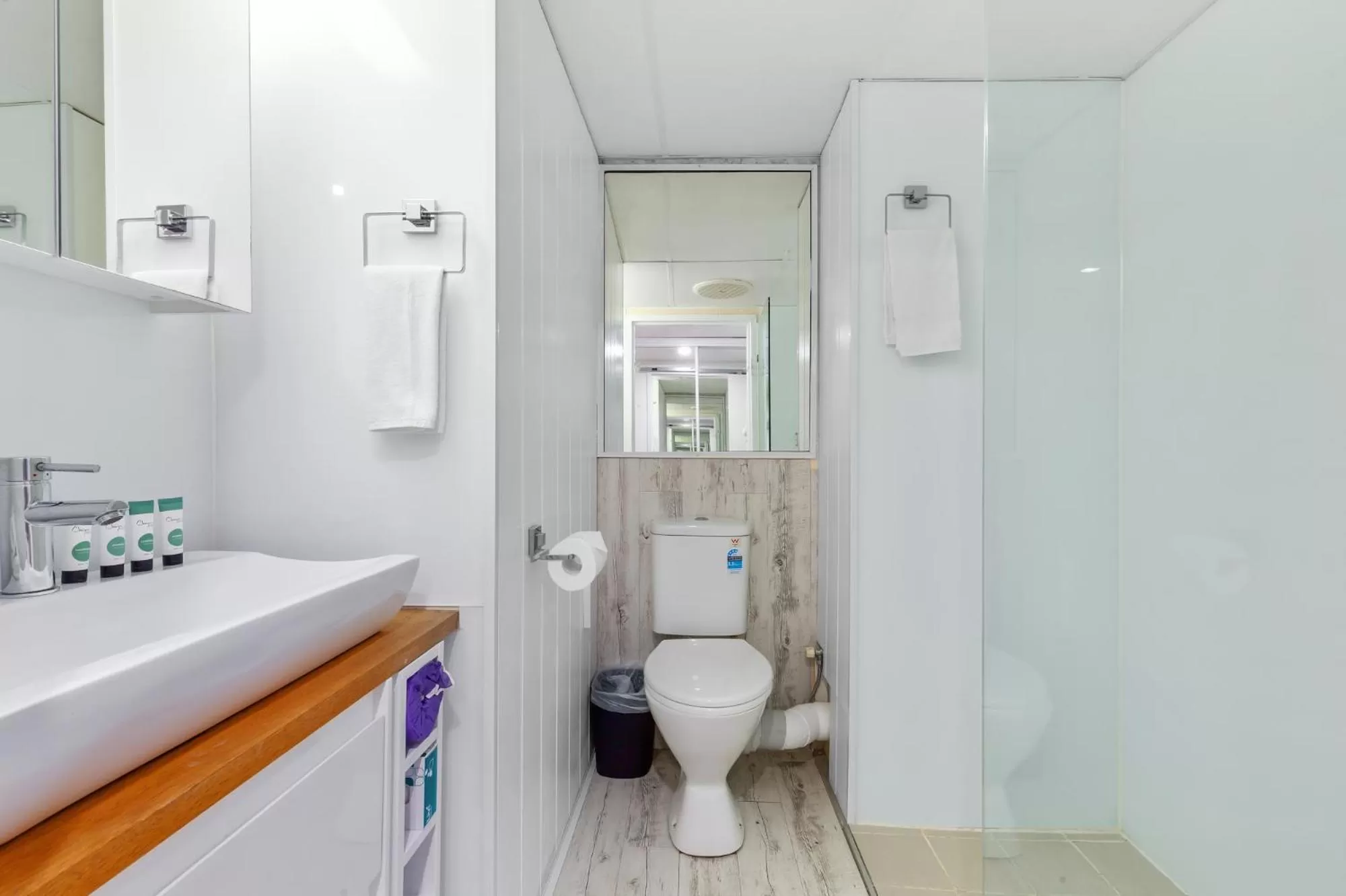 bidet in Bayview Tower