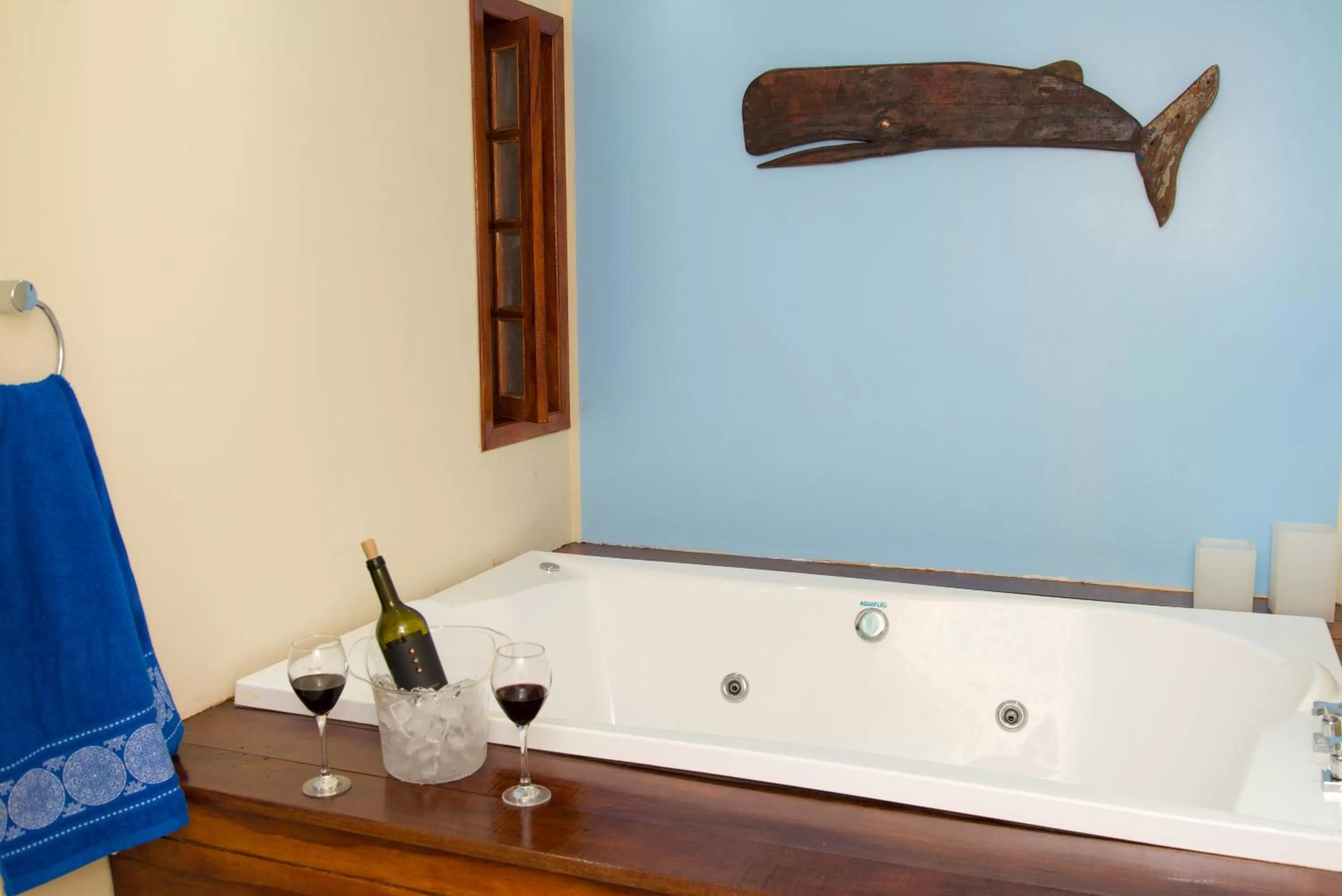 Hot Tub, Bathroom in Pousada La Dolce Vita