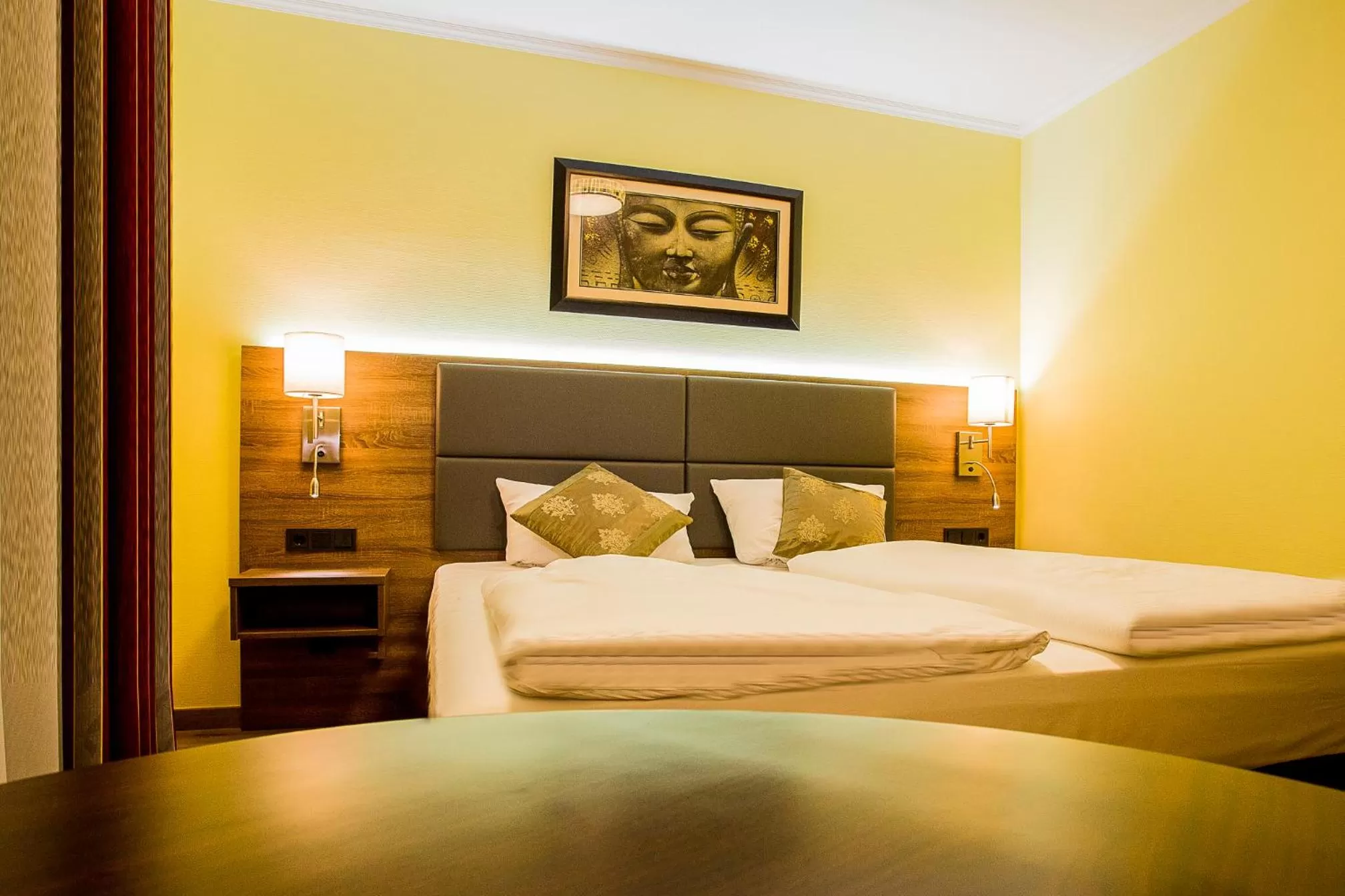 Bed in Naam Hotel & Apartments Frankfurt City-Messe Airport