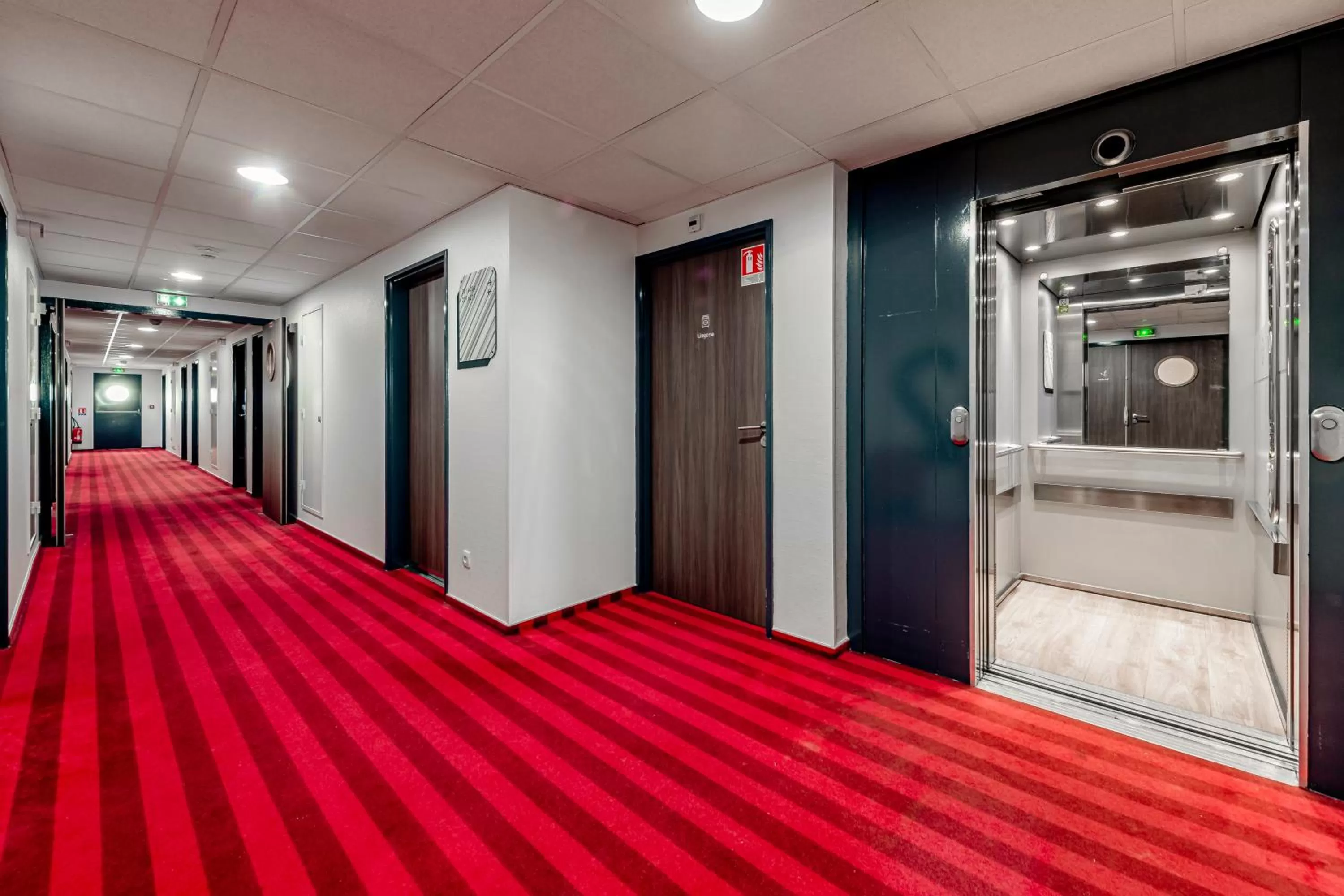 Decorative detail in B&B HOTEL Bordeaux Talence