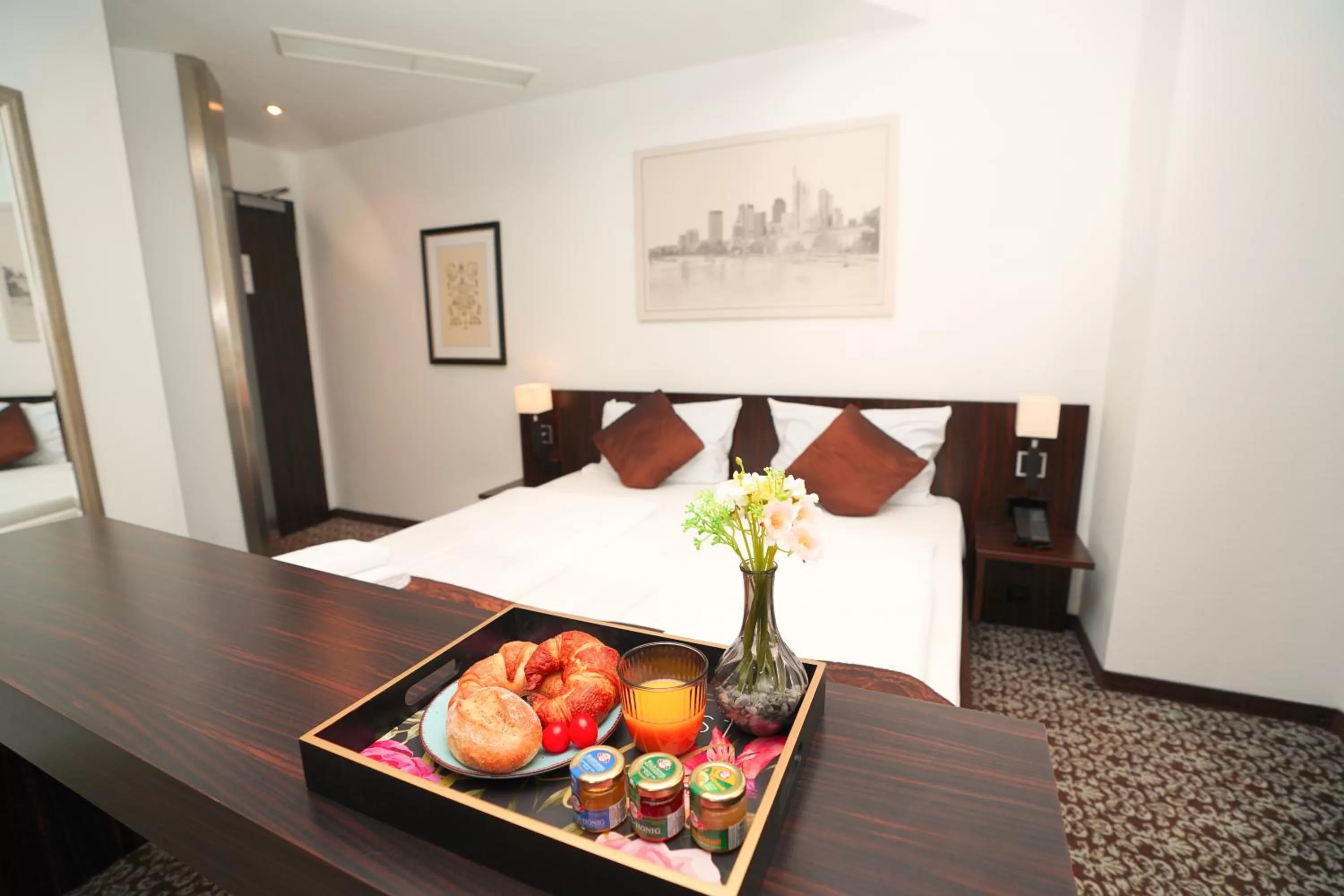 Breakfast, Bed in The Atrium Hotel