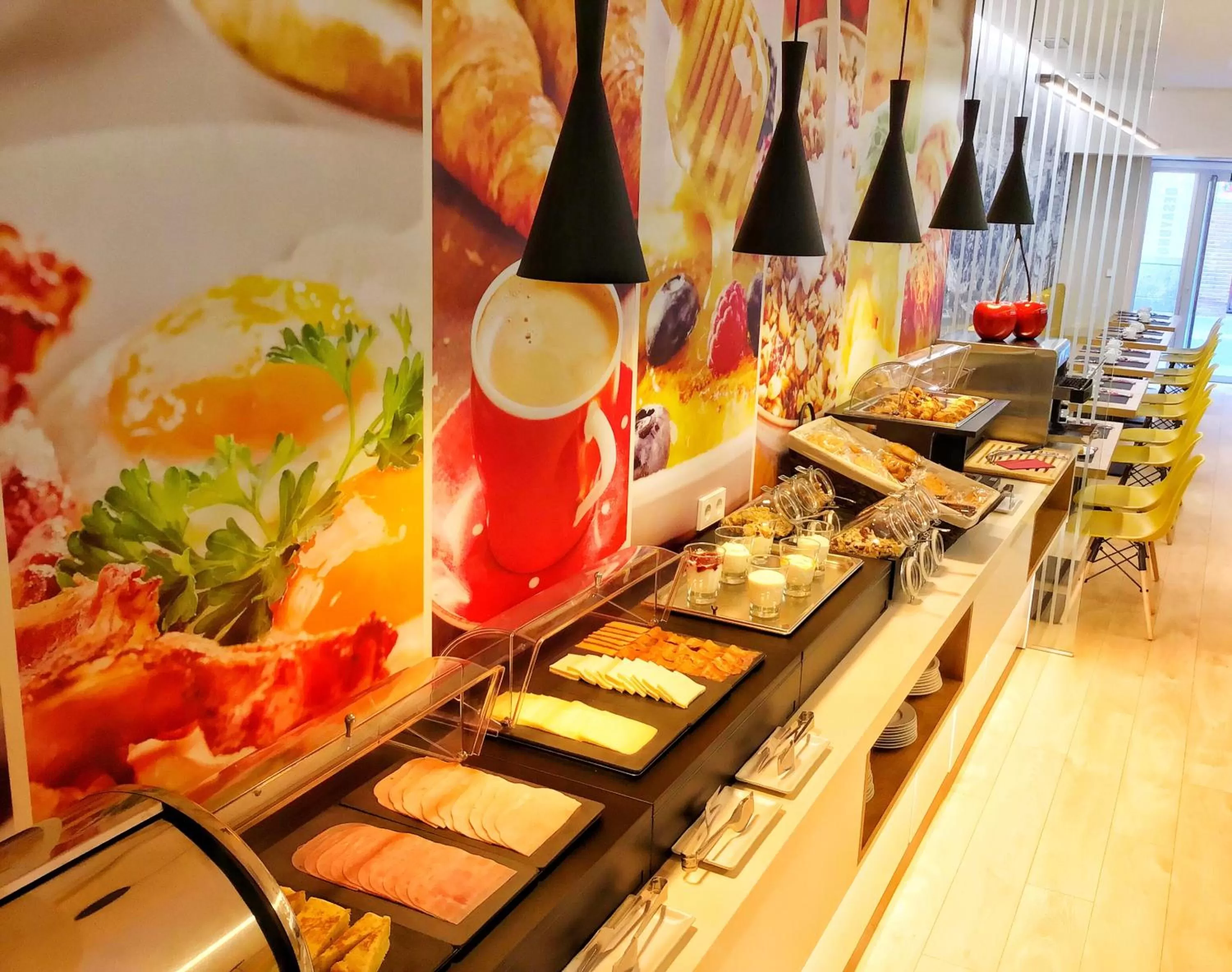 Food and drinks in Hotel Miau