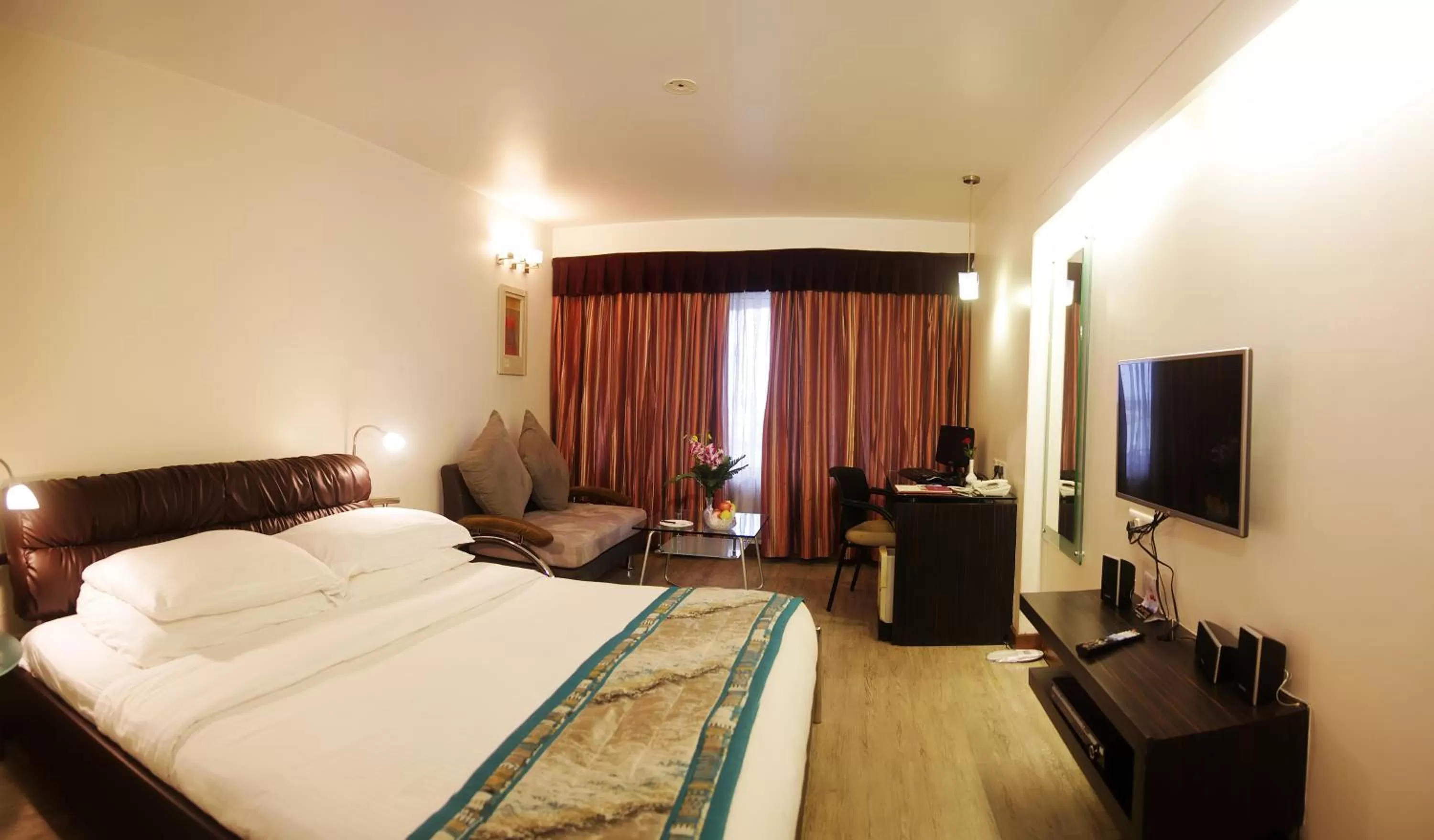 Photo of the whole room, Bed in Sayaji Indore