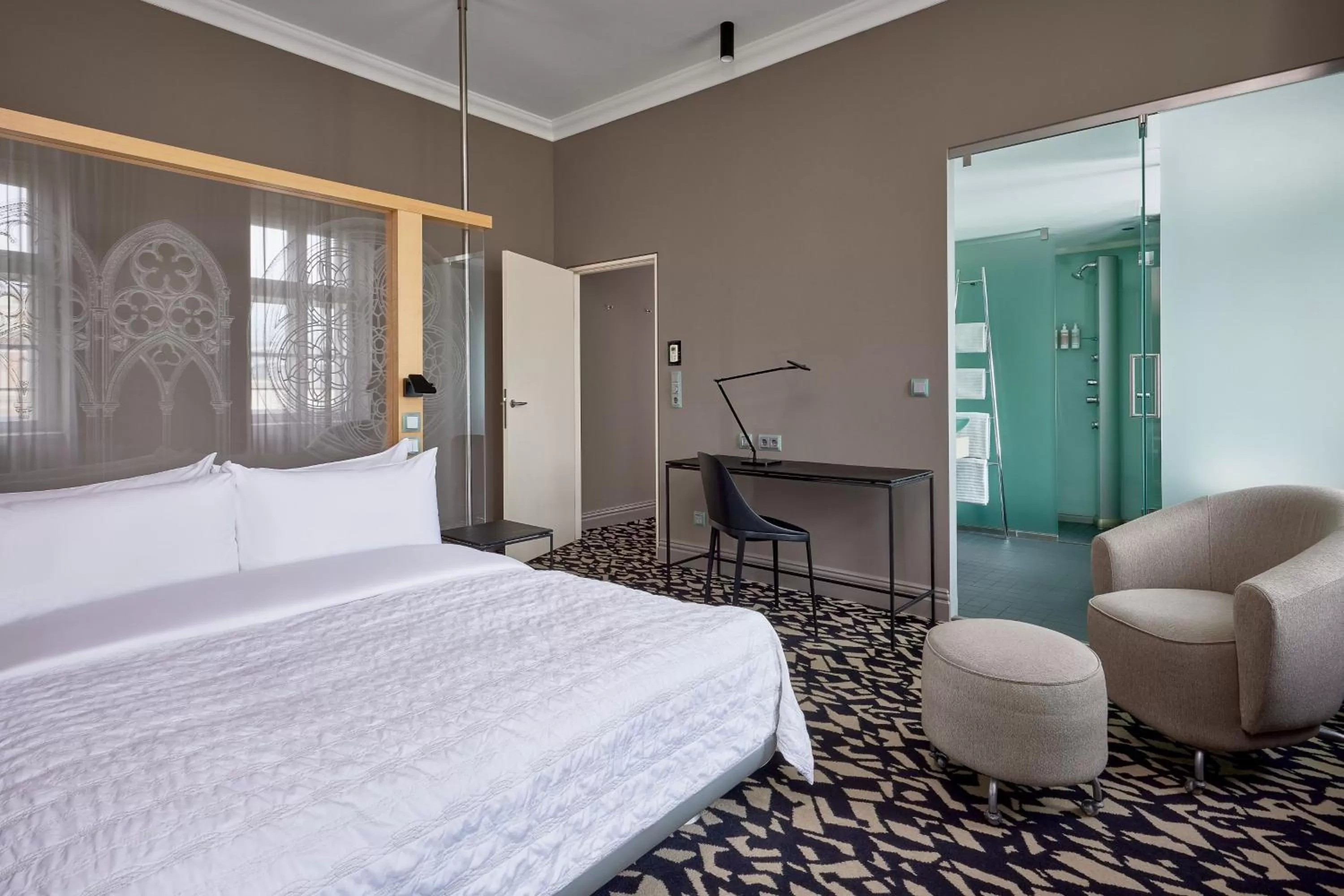 Photo of the whole room, Bed in Le Méridien Vienna