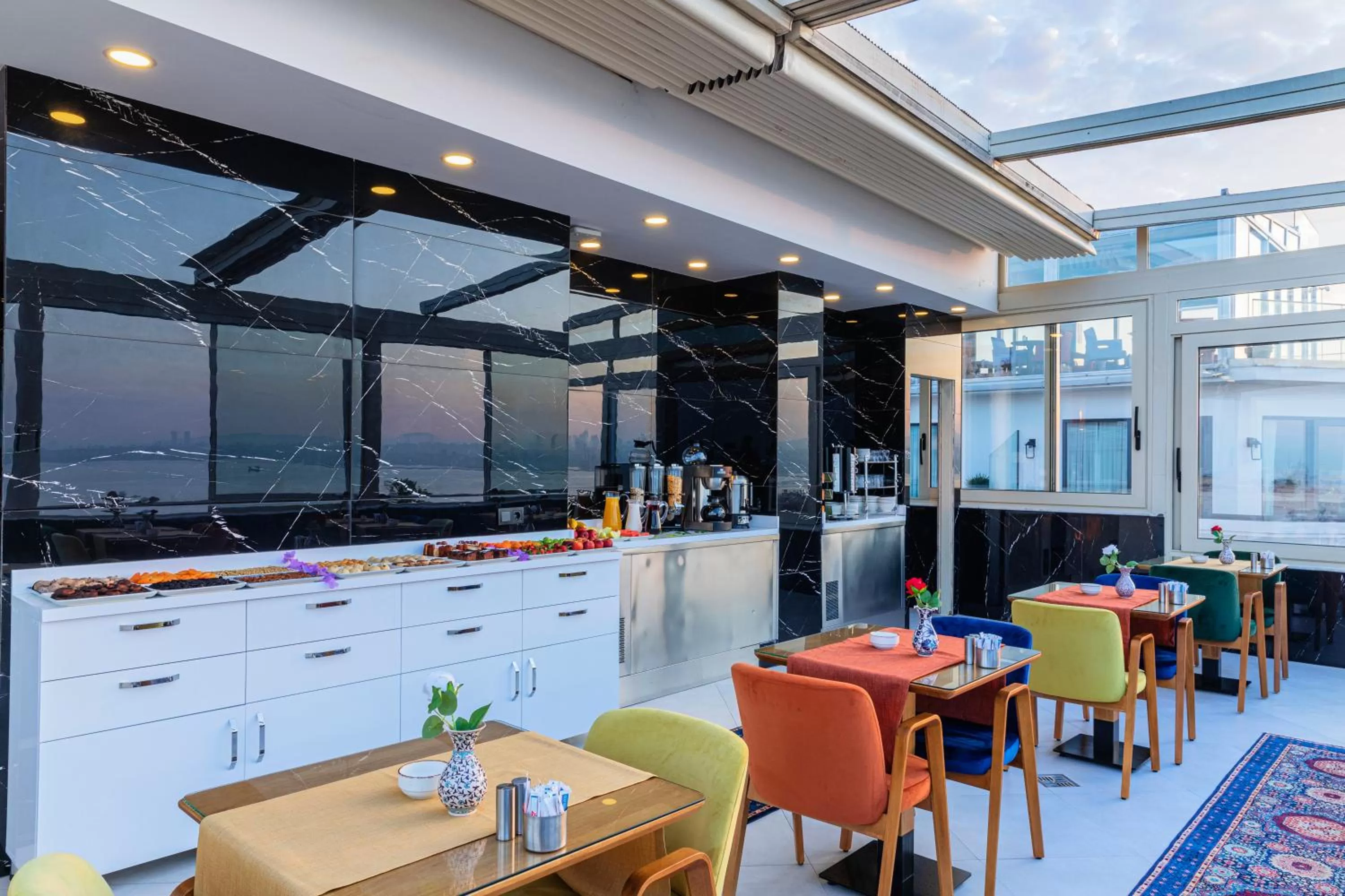 Restaurant/places to eat in Eastanbul Suites