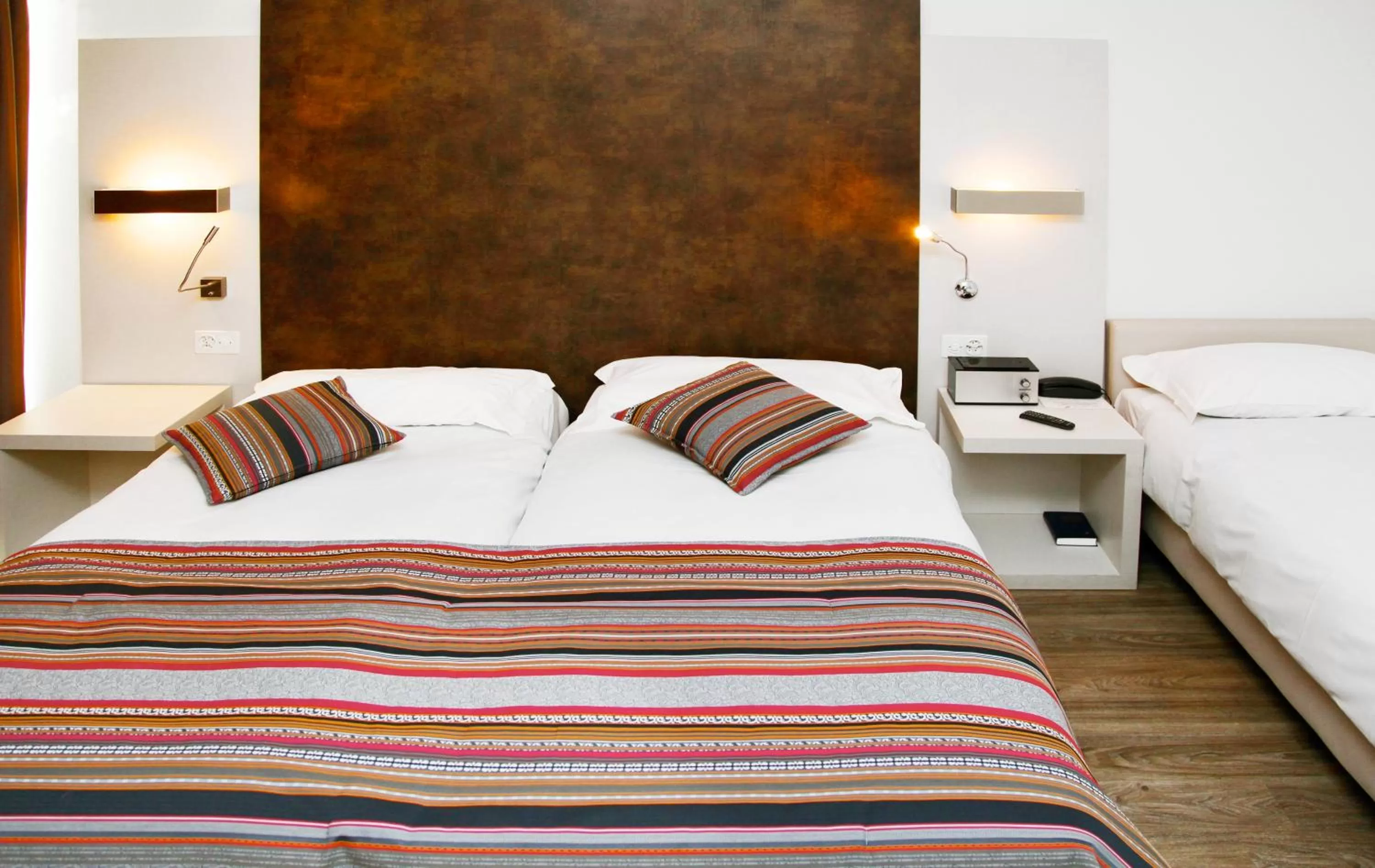 Photo of the whole room, Bed in Colorado Hotel