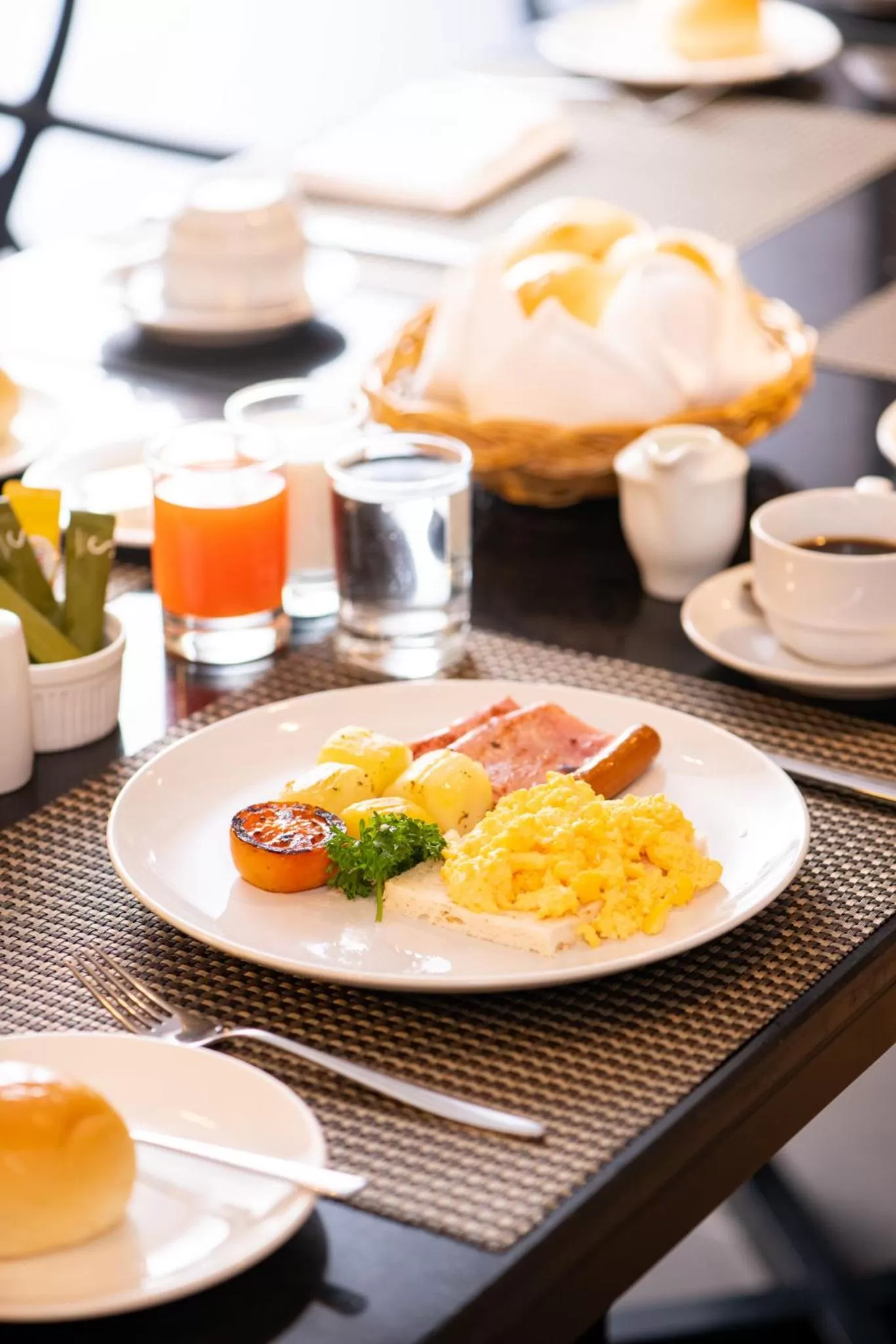 Restaurant/places to eat in S Ratchada Leisure Hotel