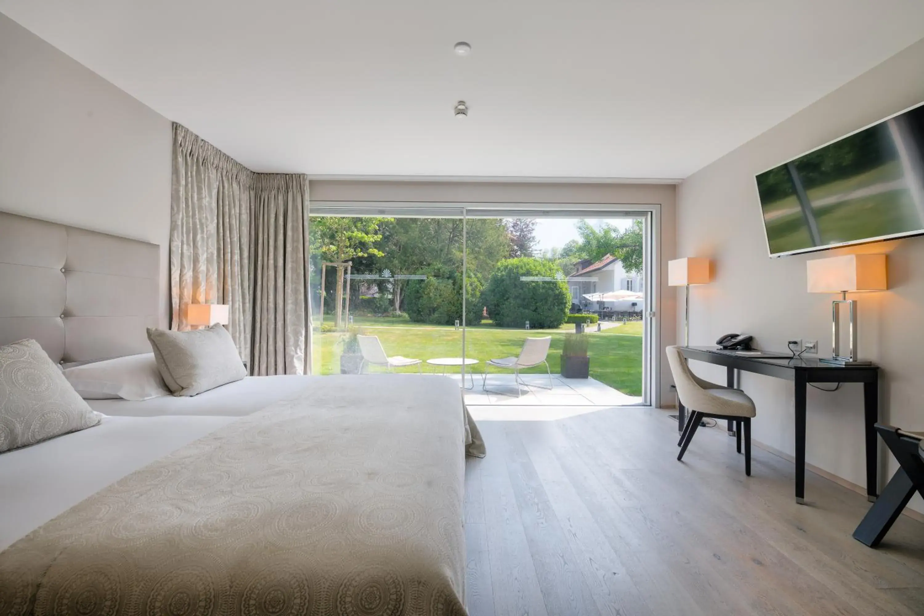 Deluxe Double Room in Hostellerie Le Petit Manoir Deluxe Double Room in Hostellerie Le Petit Manoir