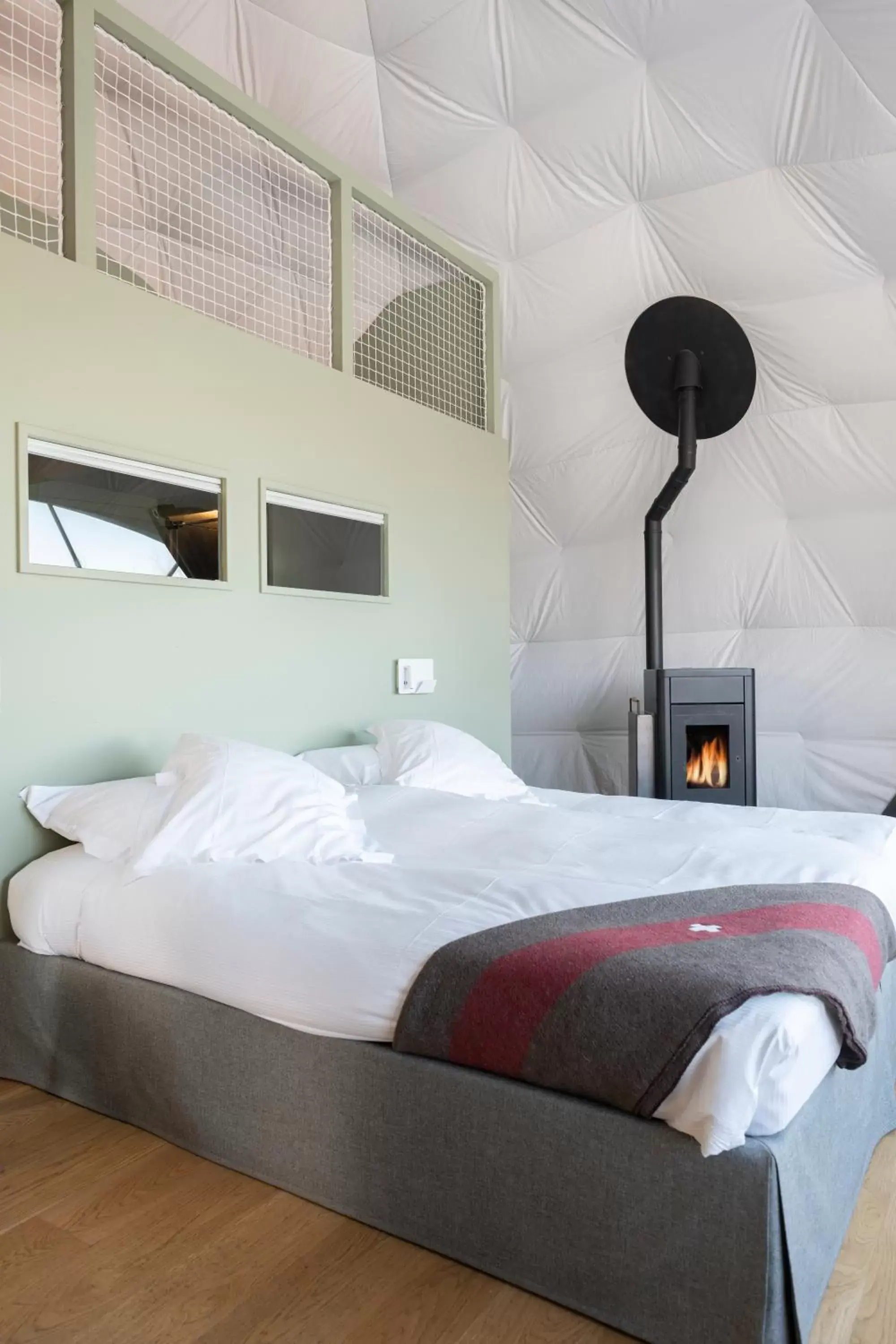 Cozy Pod in Whitepod Original Cozy Pod in Whitepod Original