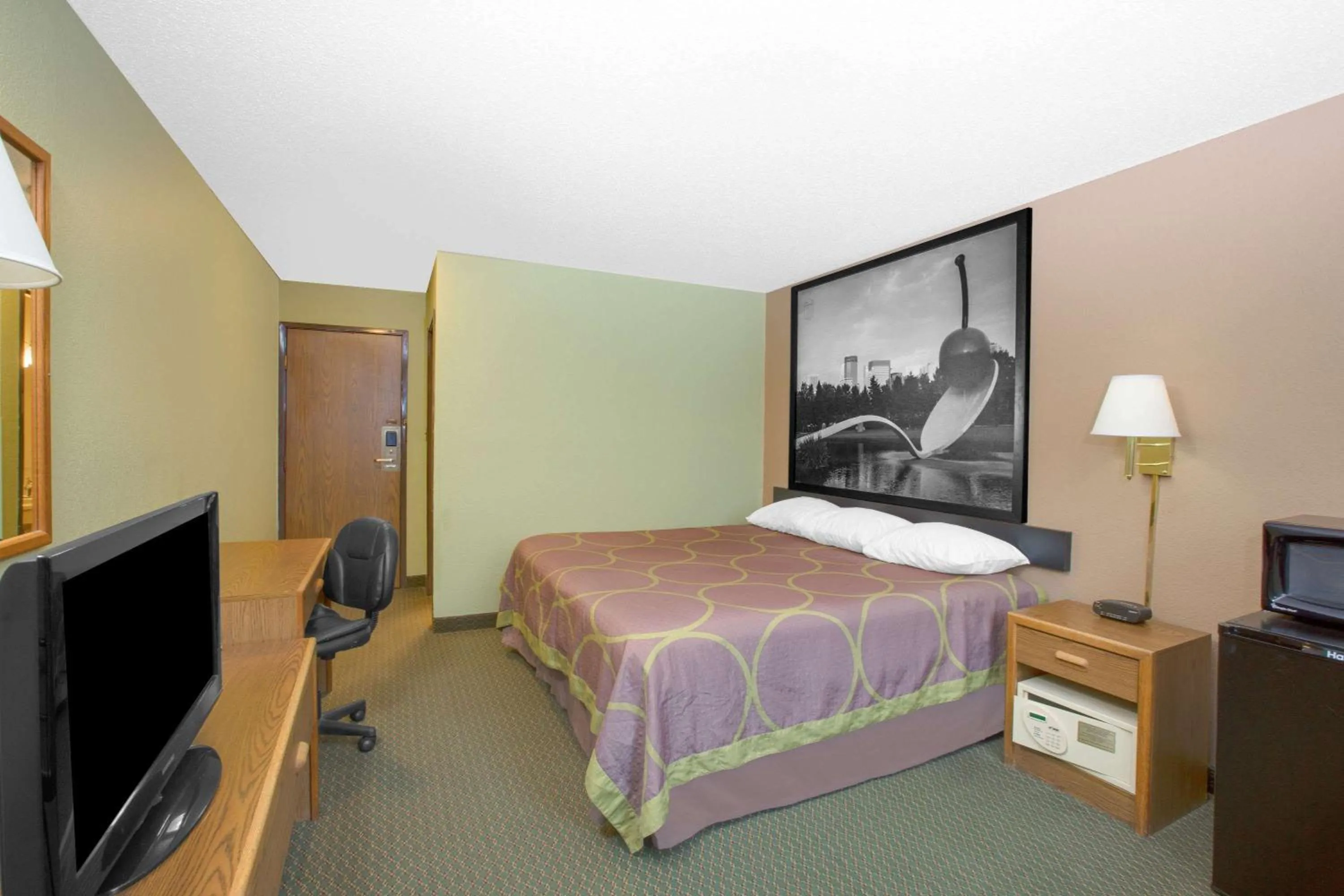 Photo of the whole room in Super 8 by Wyndham Worthington Minnesota